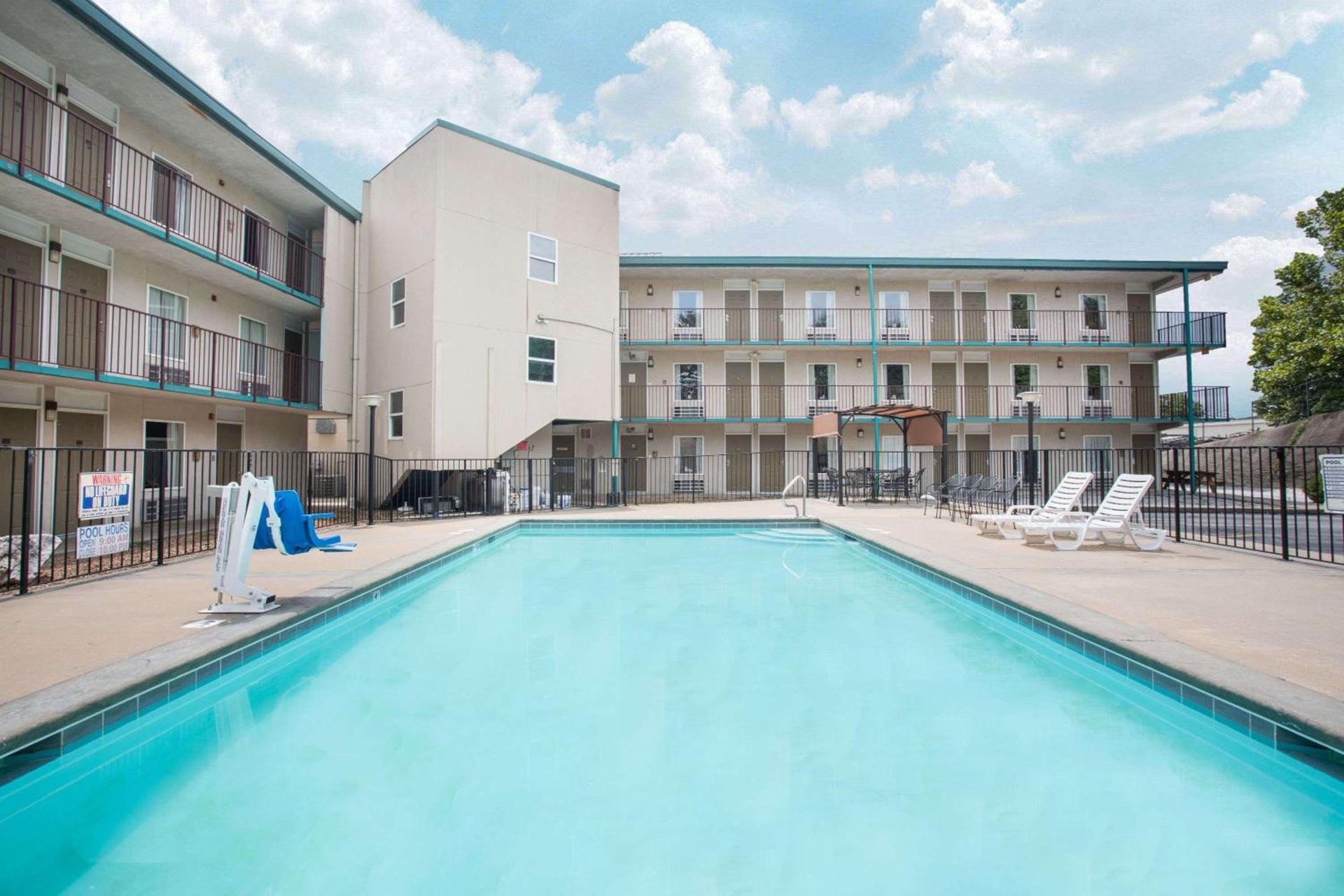 Days Inn by Wyndham Harrison photo 3