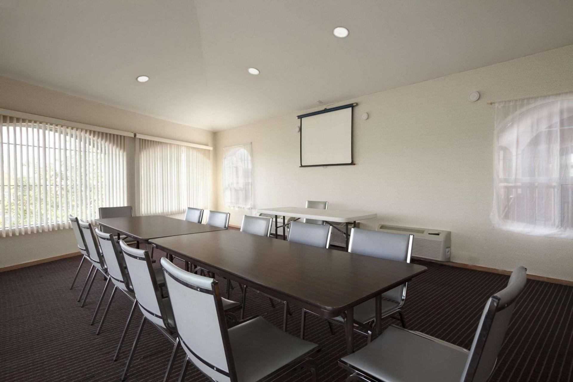 Days Inn by Wyndham Rocklin/Sacramento photo 4