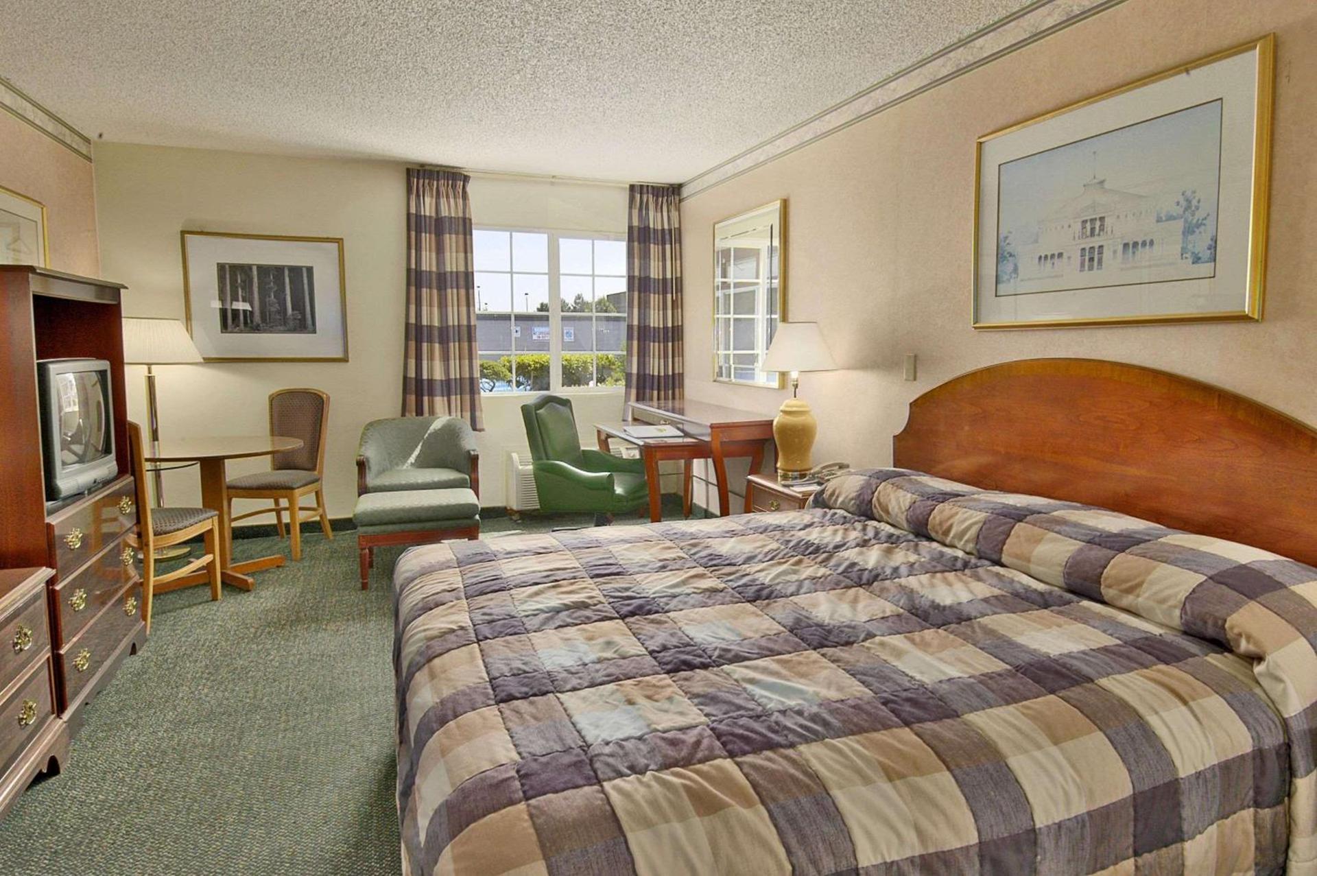 Days Inn by Wyndham Mt. Vernon photo 4