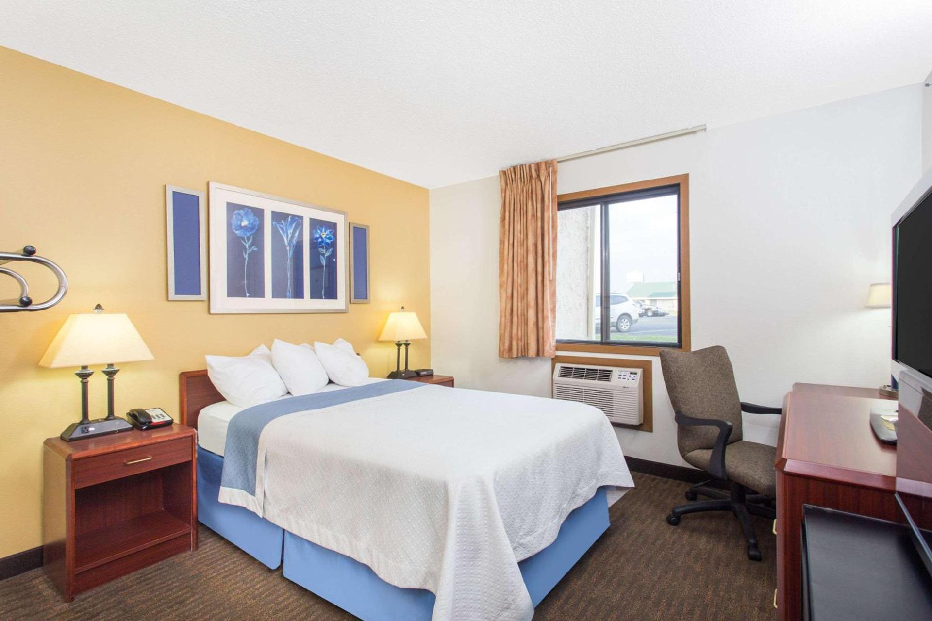 Days Inn by Wyndham Austin photo 44