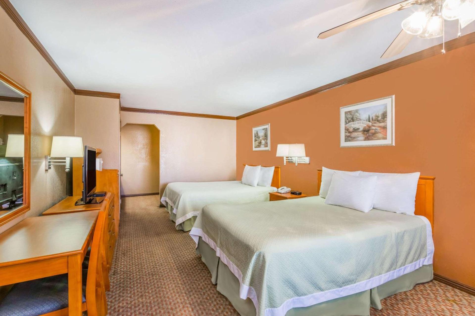 Days Inn by Wyndham Bishop photo 12