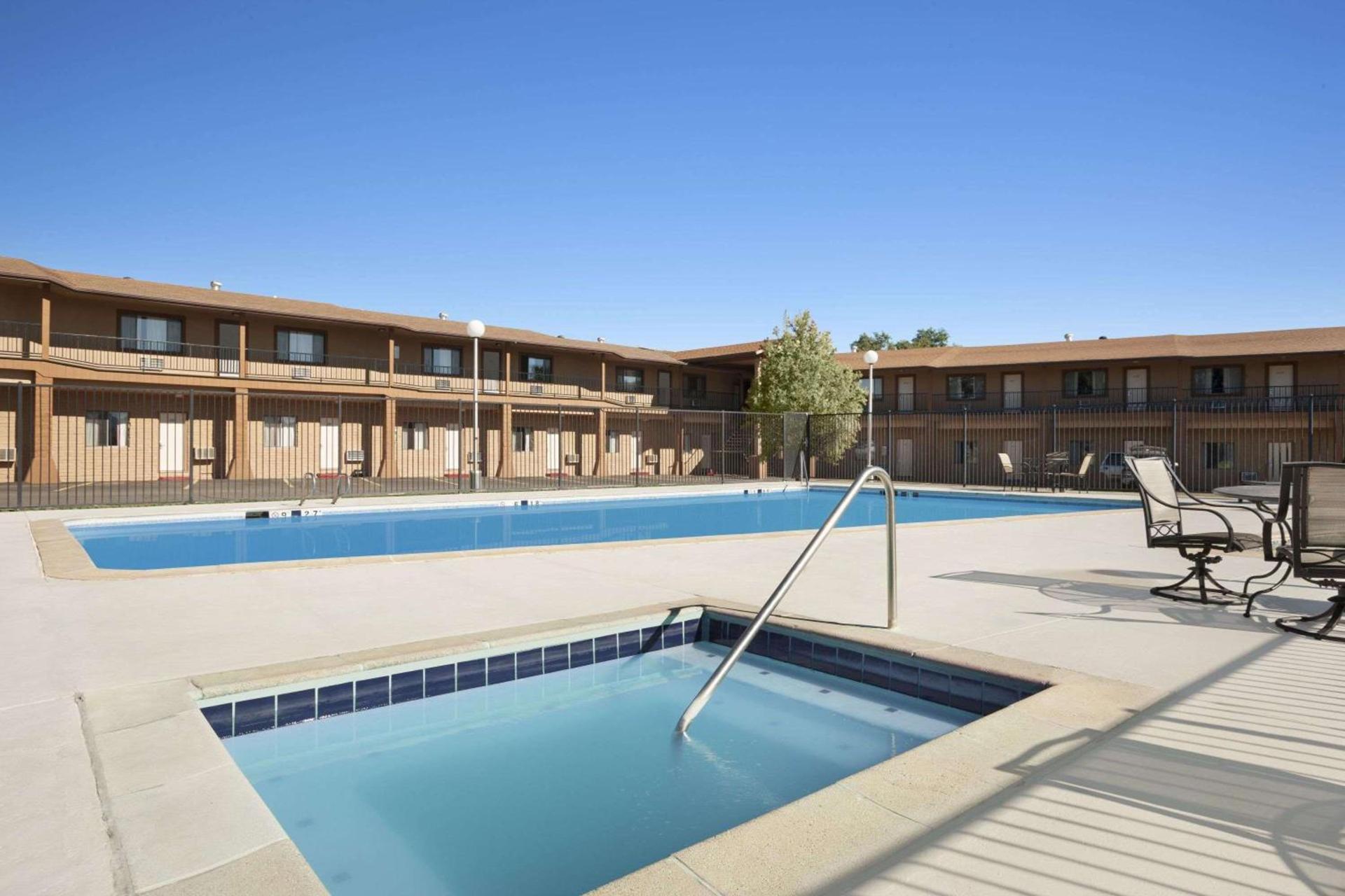 Days Inn by Wyndham Cortez photo 2