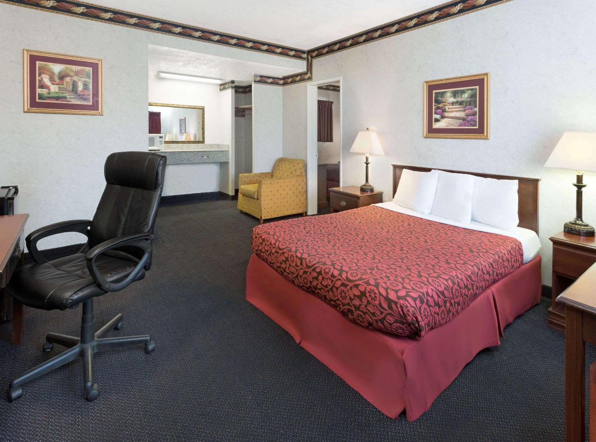 Sunset Inn photo 13