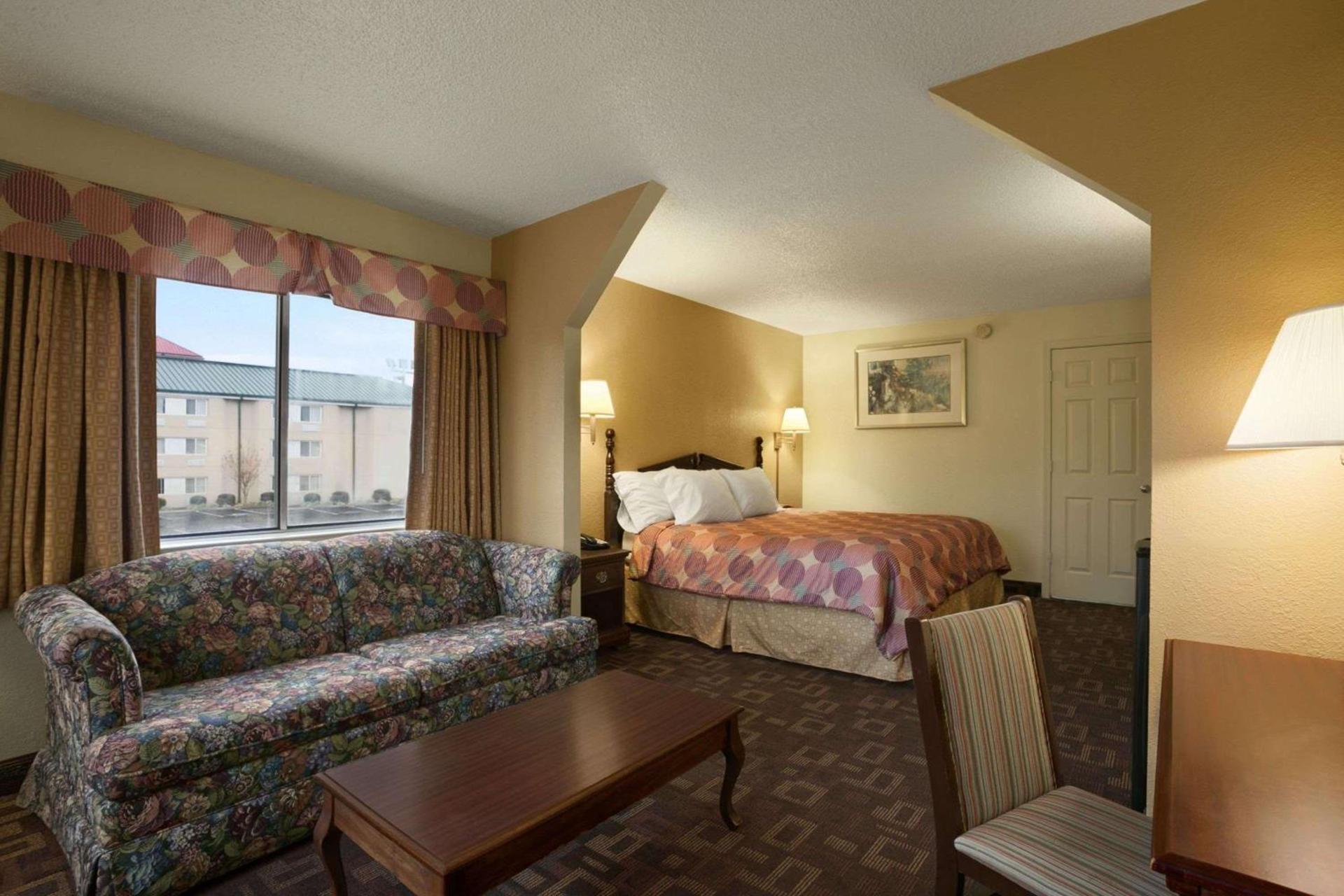 Days Inn by Wyndham Airport Nashville East photo 8