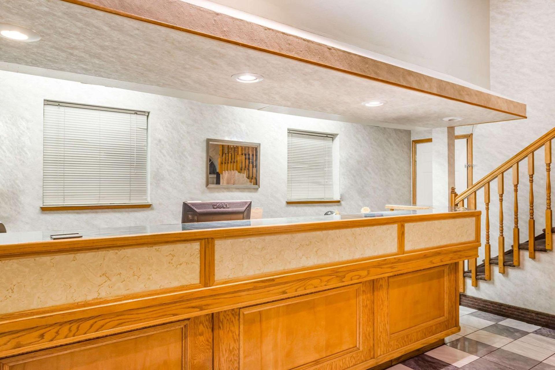 Days Inn by Wyndham Bishop photo 2