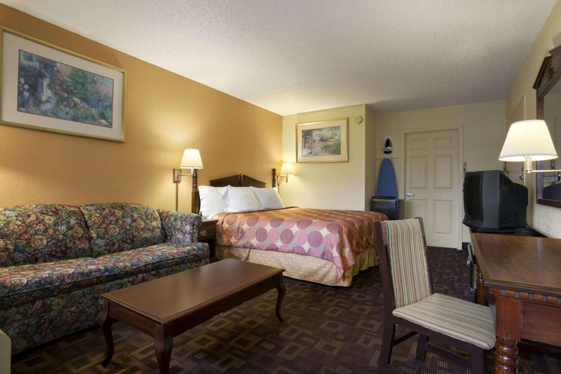 Days Inn by Wyndham Airport Nashville East photo 6