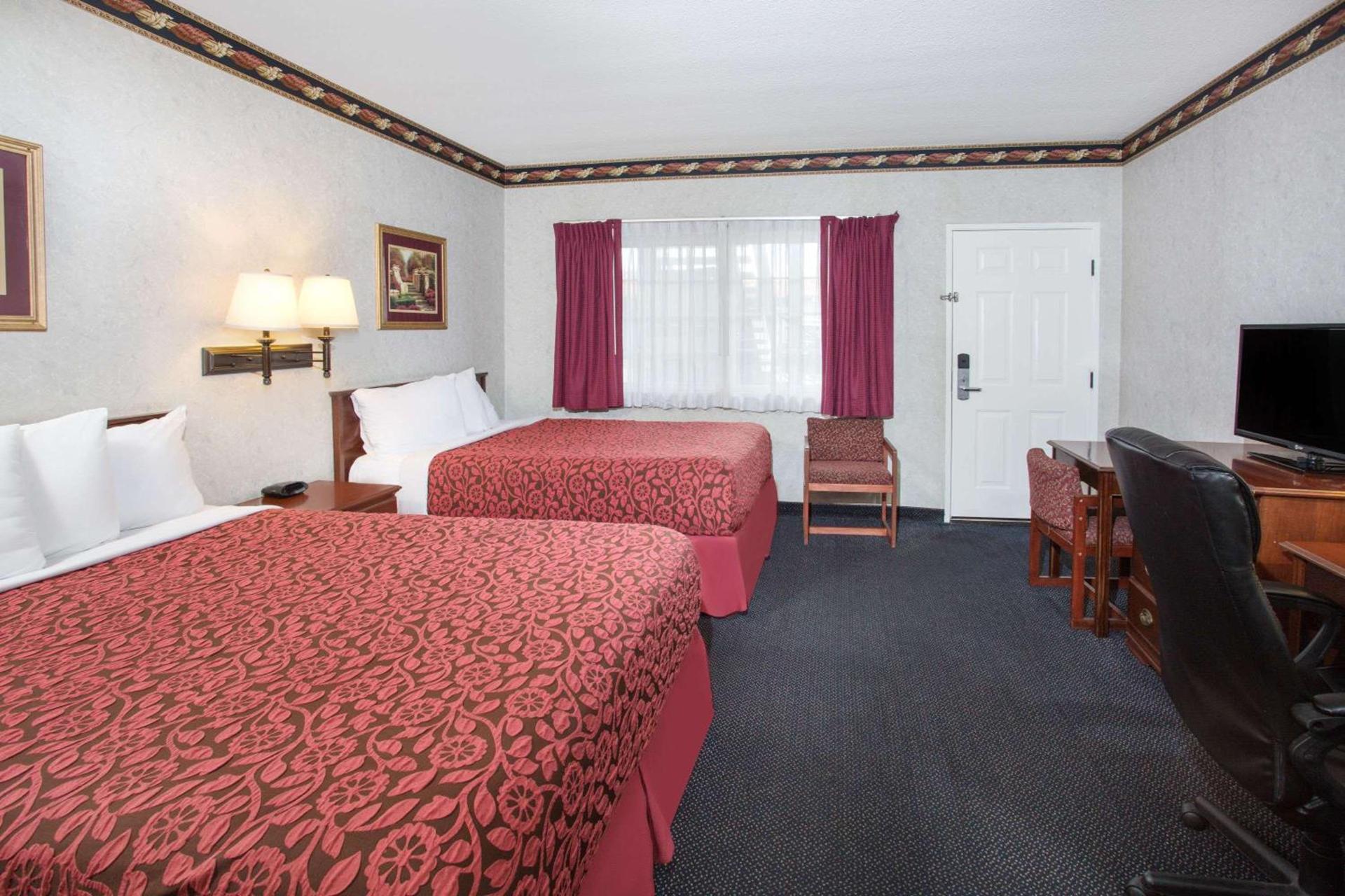 Sunset Inn photo 14