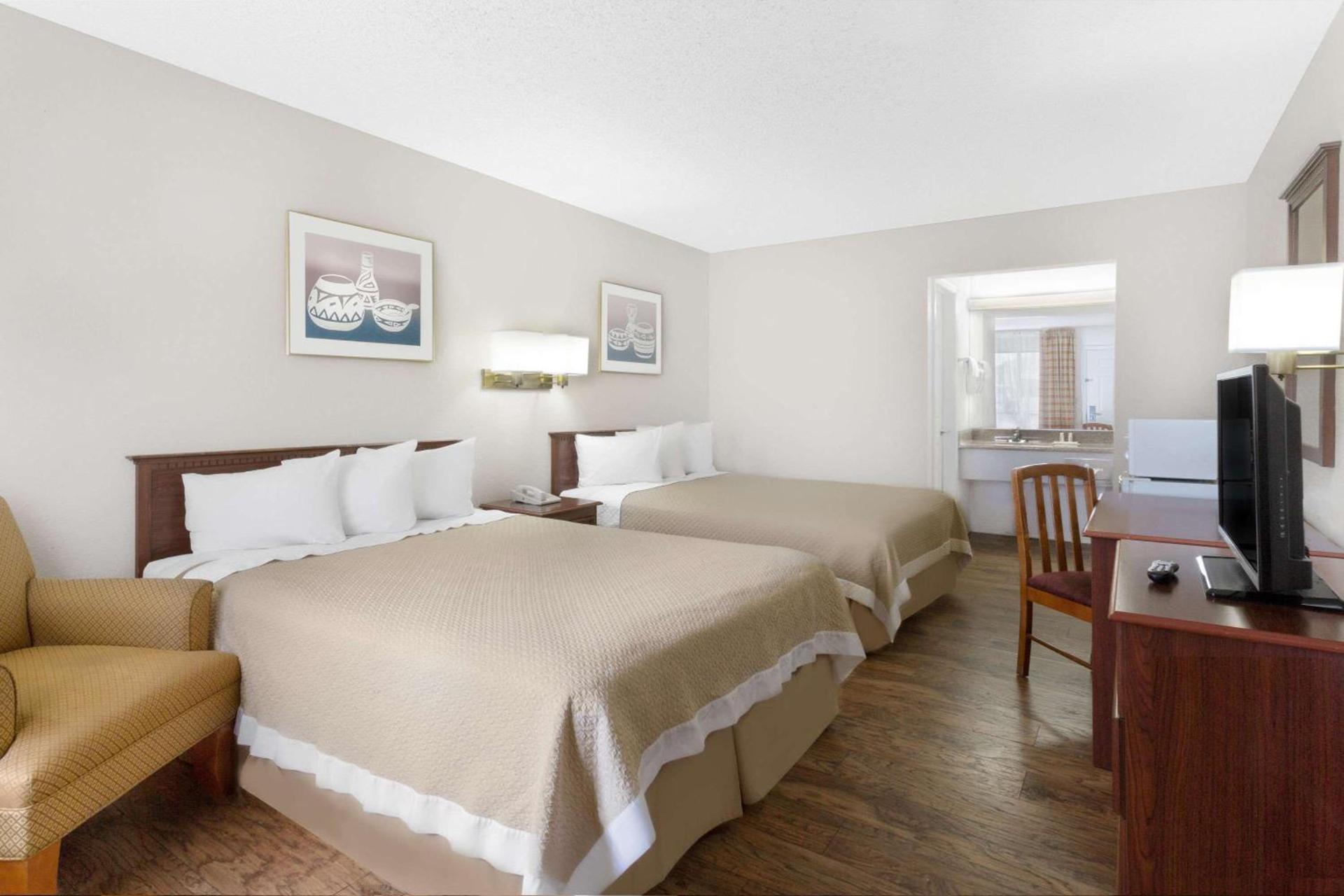 Days Inn by Wyndham Kingman West photo 9