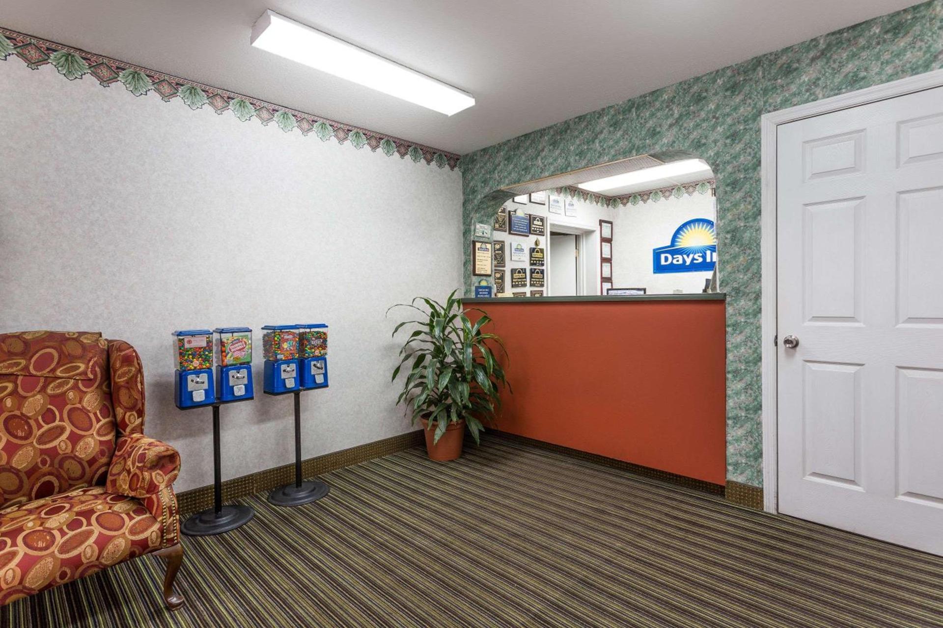 Days Inn by Wyndham Dickson photo 2