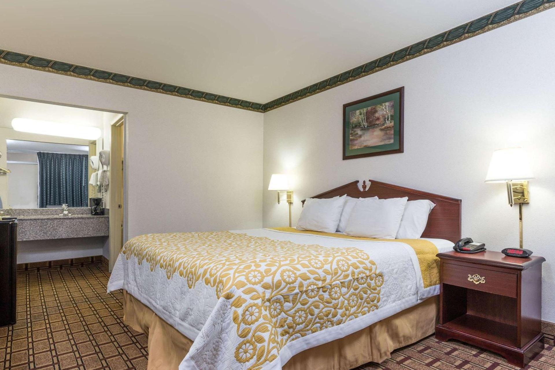Days Inn by Wyndham Dickson photo 20