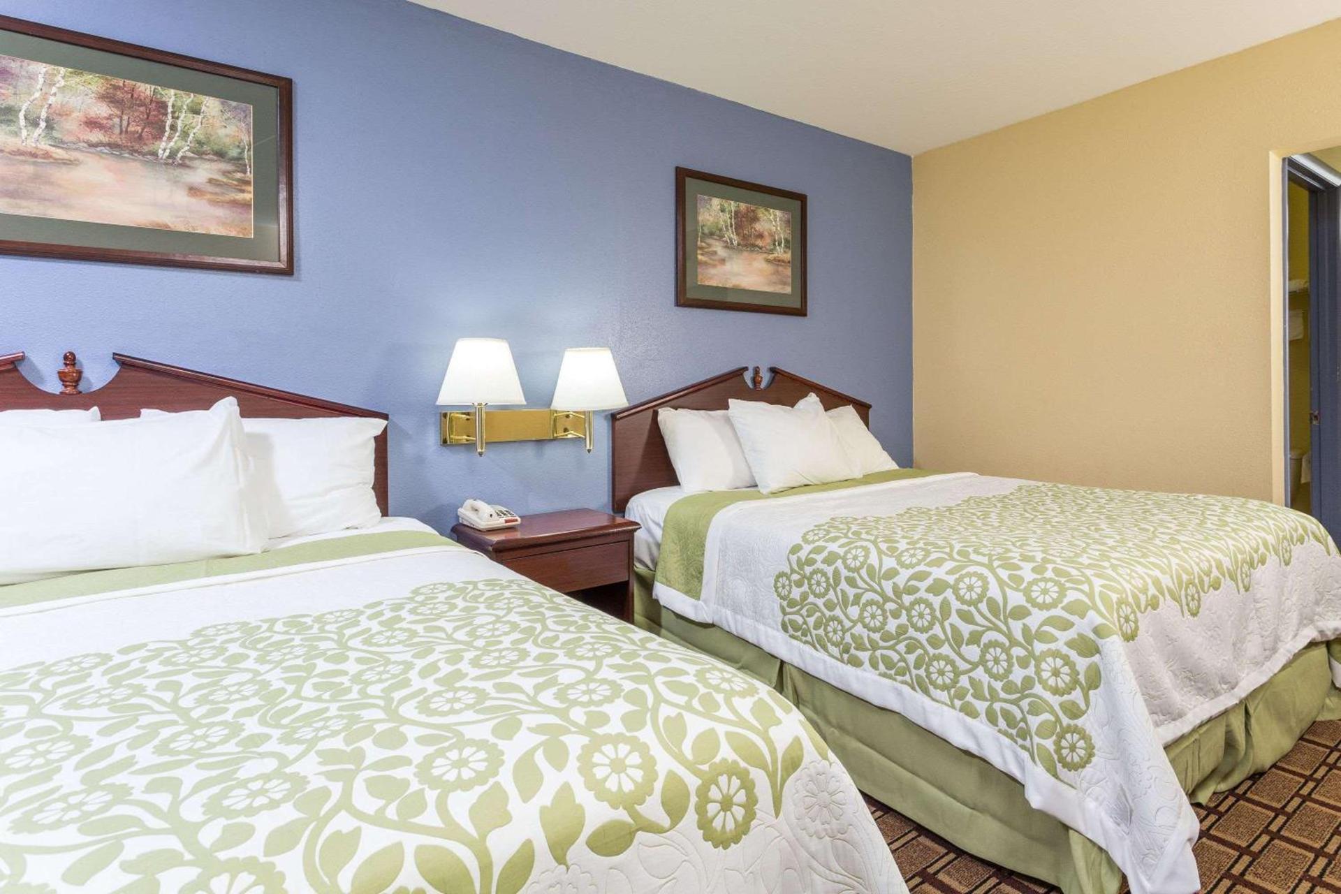 Days Inn by Wyndham Dickson photo 10