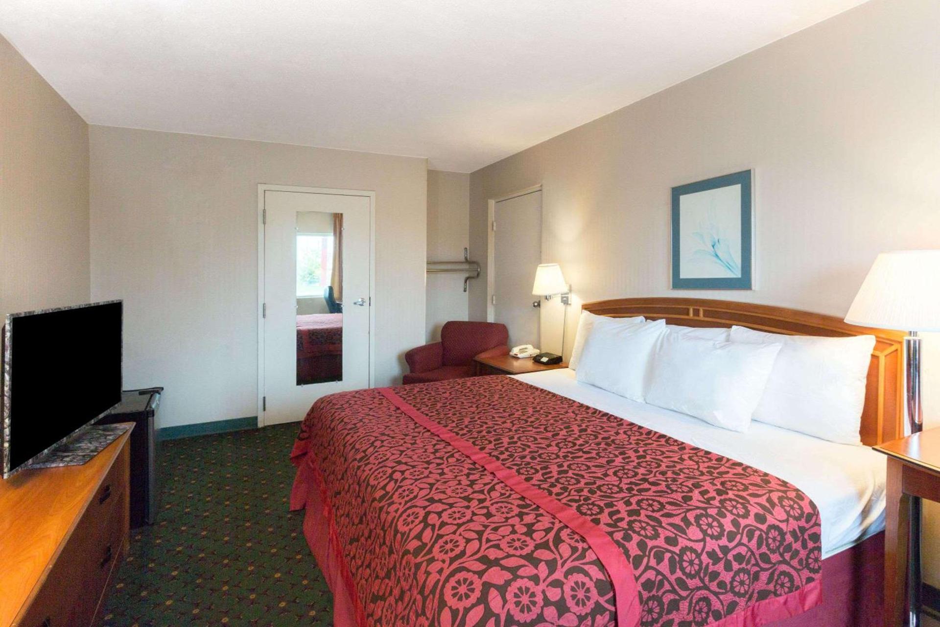 Days Inn by Wyndham Richmond photo 5
