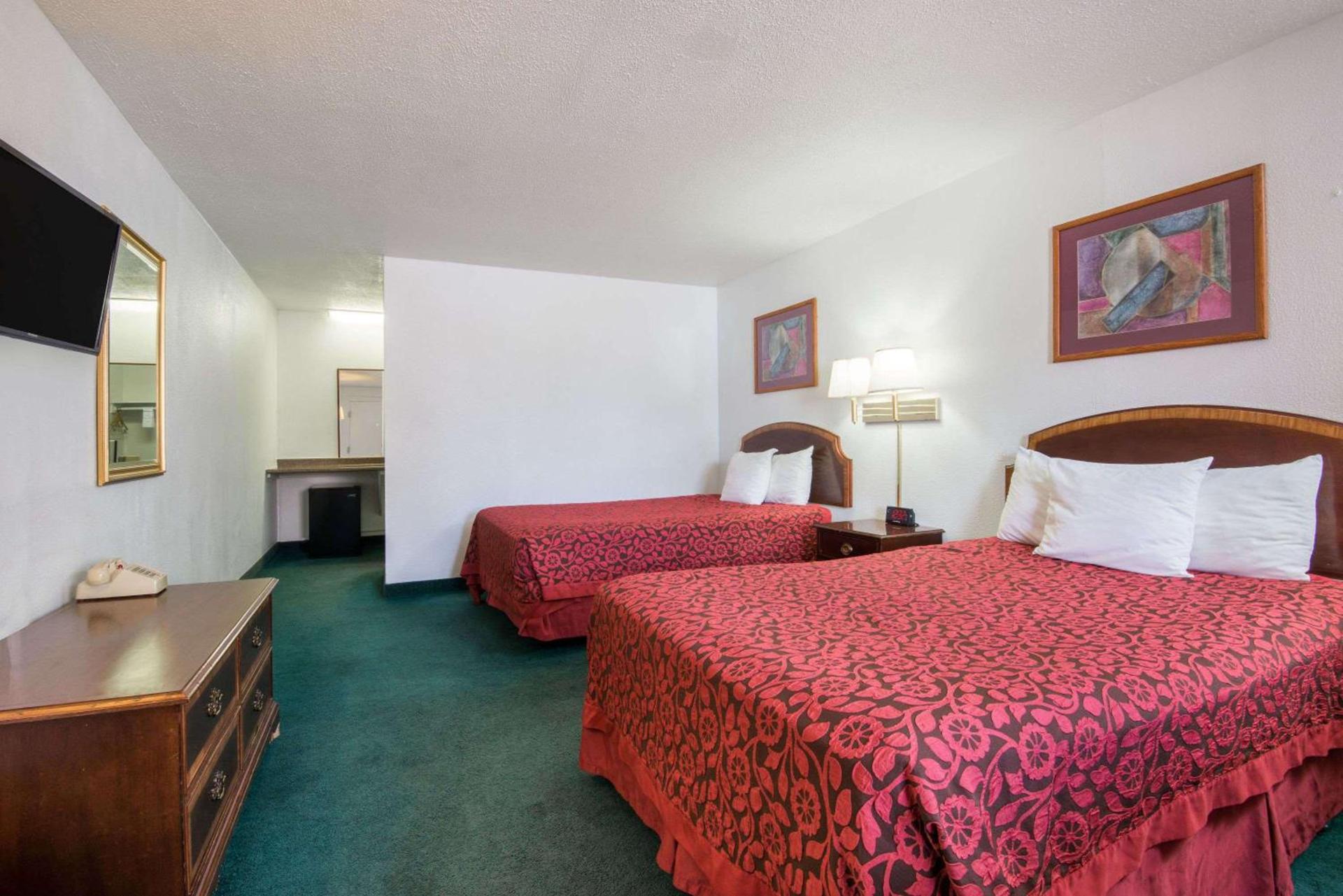 Days Inn by Wyndham Gallup photo 8