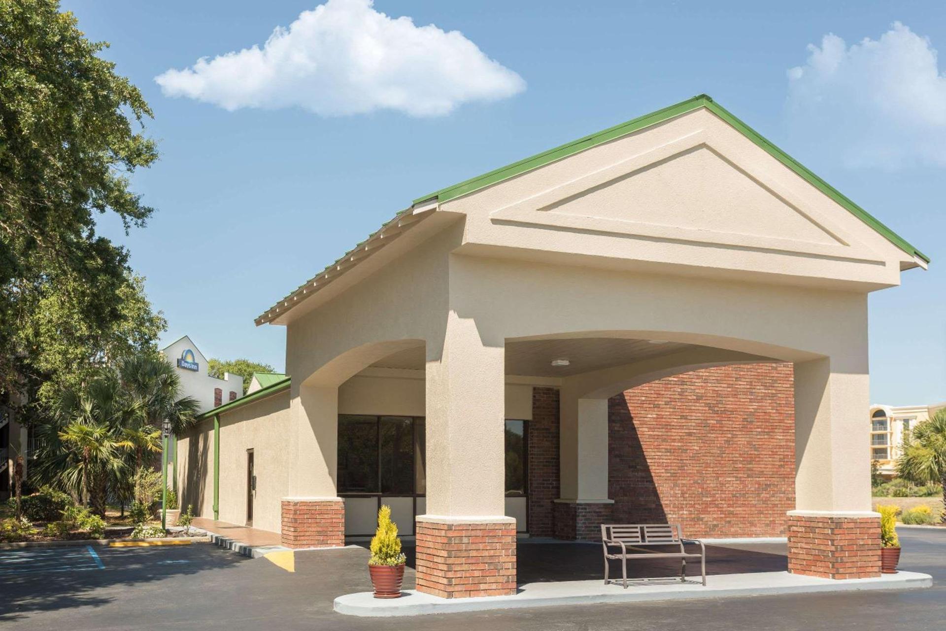 Days Inn by Wyndham Mt Pleasant-Charleston-Patriots Point photo 1