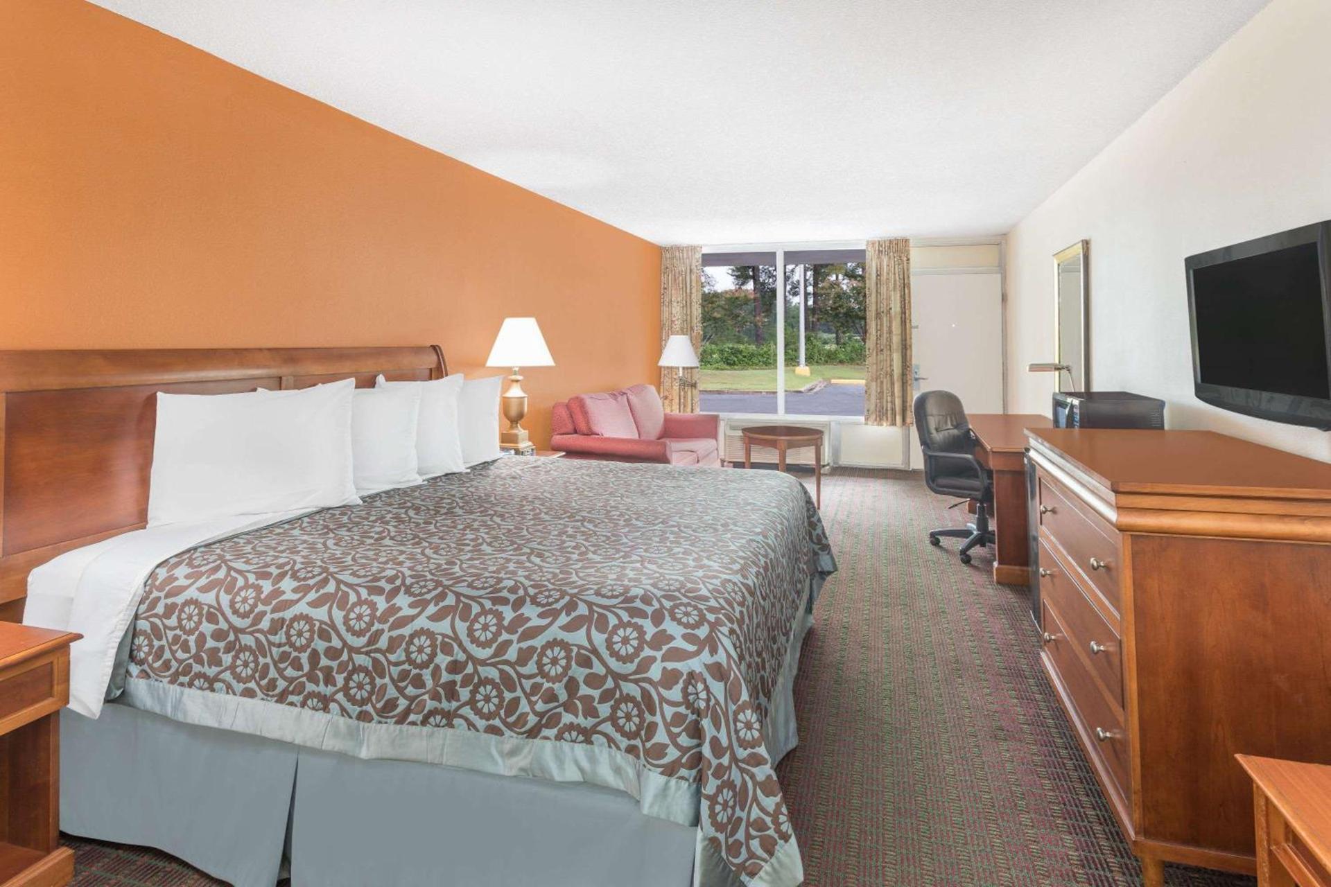 Days Inn by Wyndham Orangeburg South photo 9