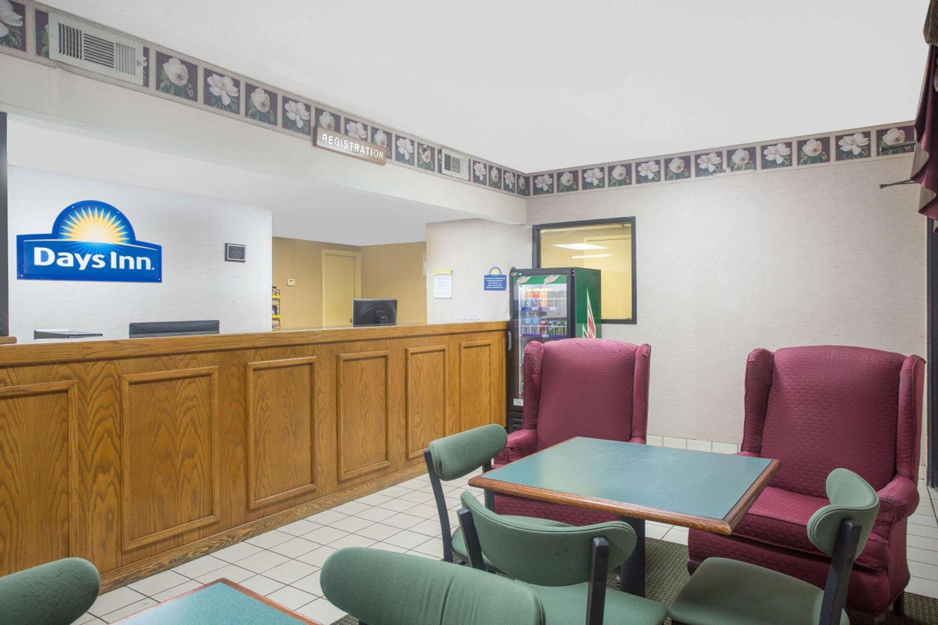Days Inn by Wyndham Dublin GA photo 2