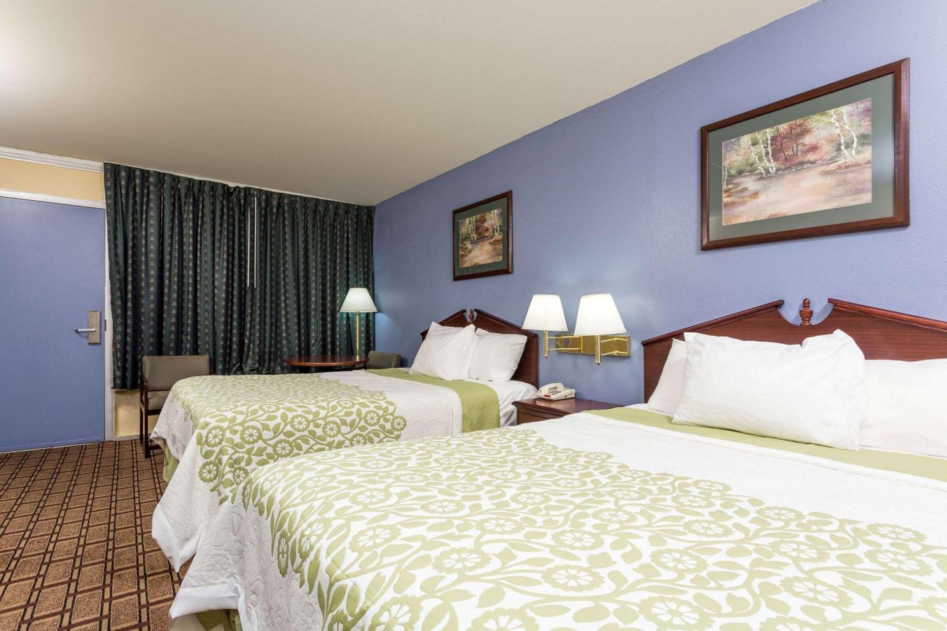 Days Inn by Wyndham Dickson photo 15