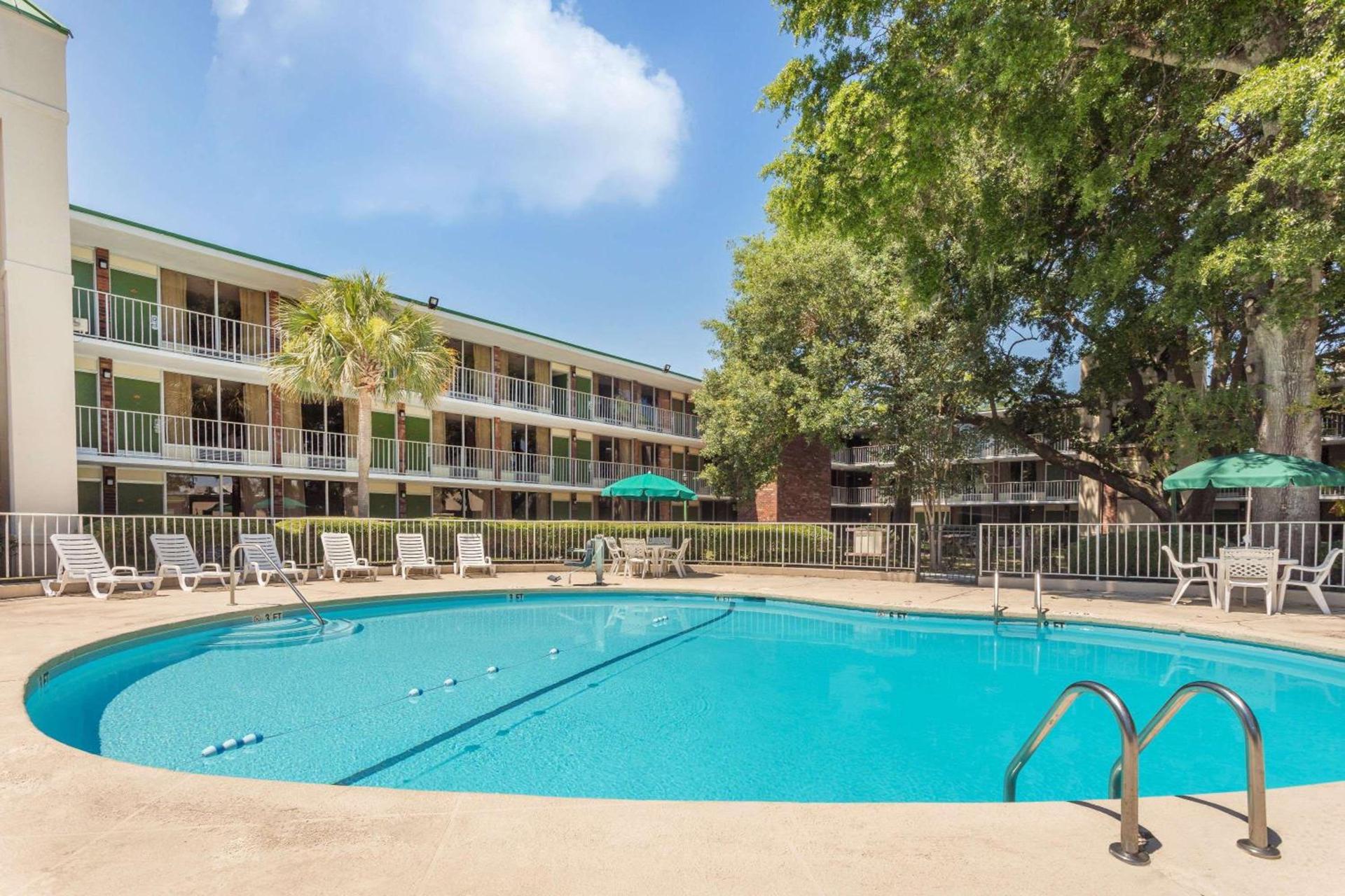 Days Inn by Wyndham Mt Pleasant-Charleston-Patriots Point photo 40
