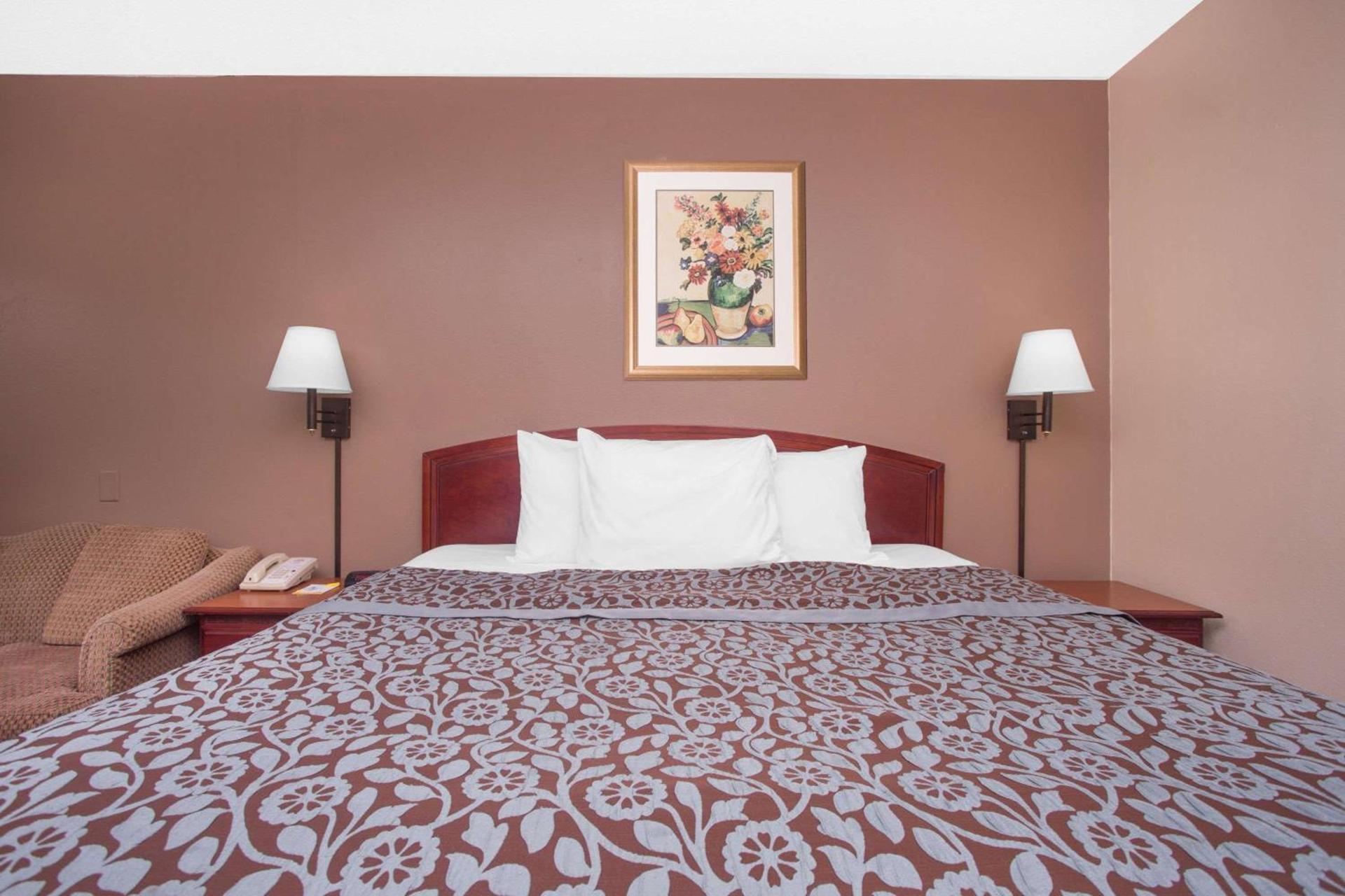 Days Inn by Wyndham Dublin GA photo 10