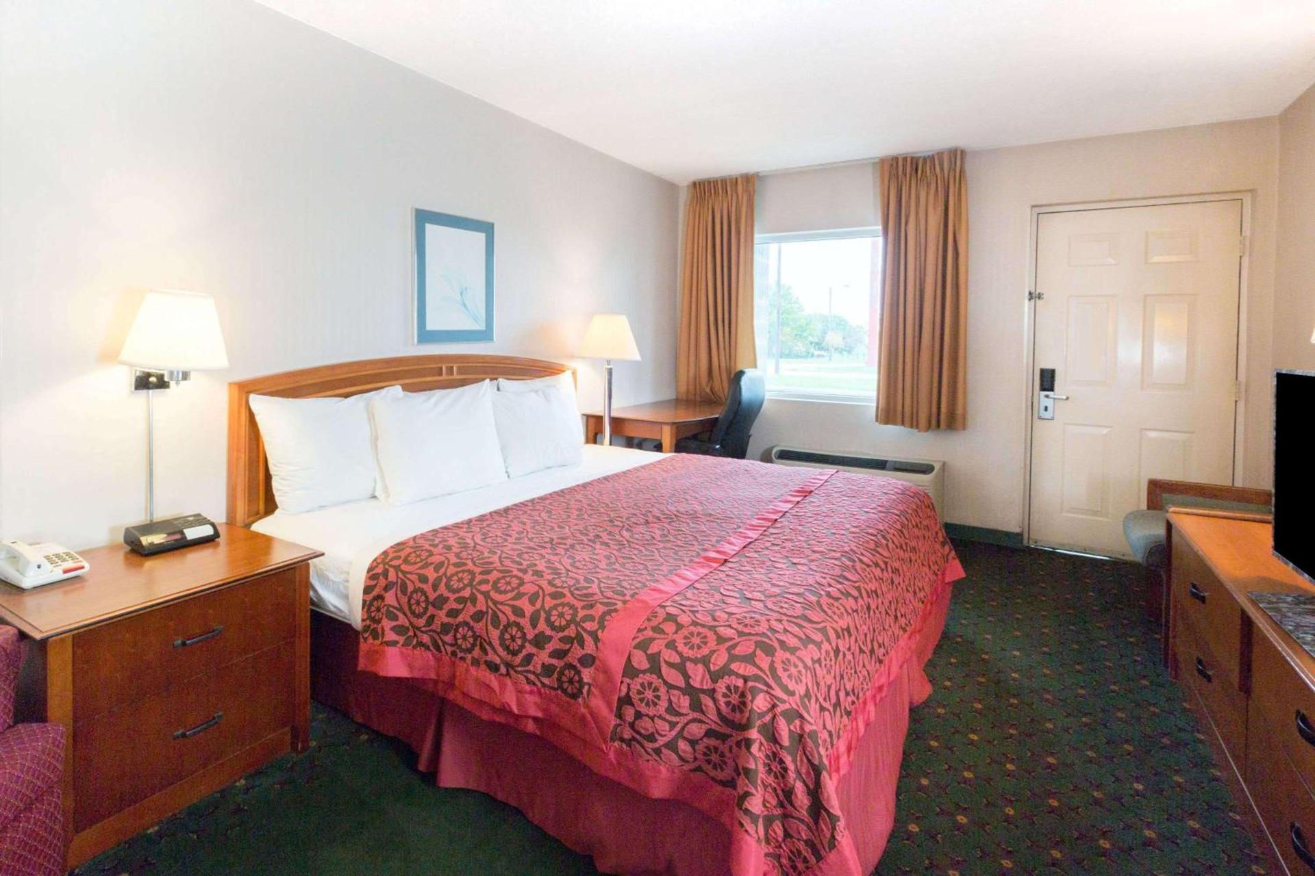 Days Inn by Wyndham Richmond photo 12
