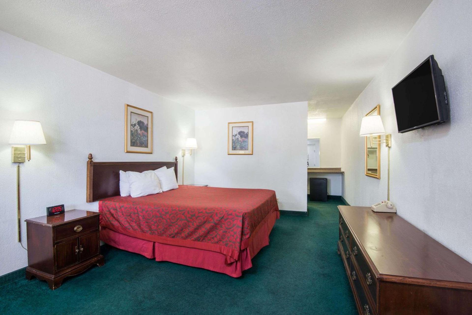 Days Inn by Wyndham Gallup photo 6