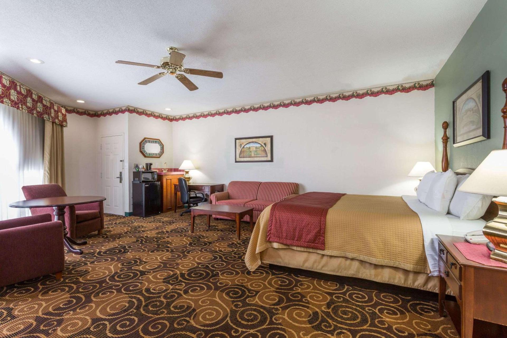 Red Roof Inn Orangeburg photo 13