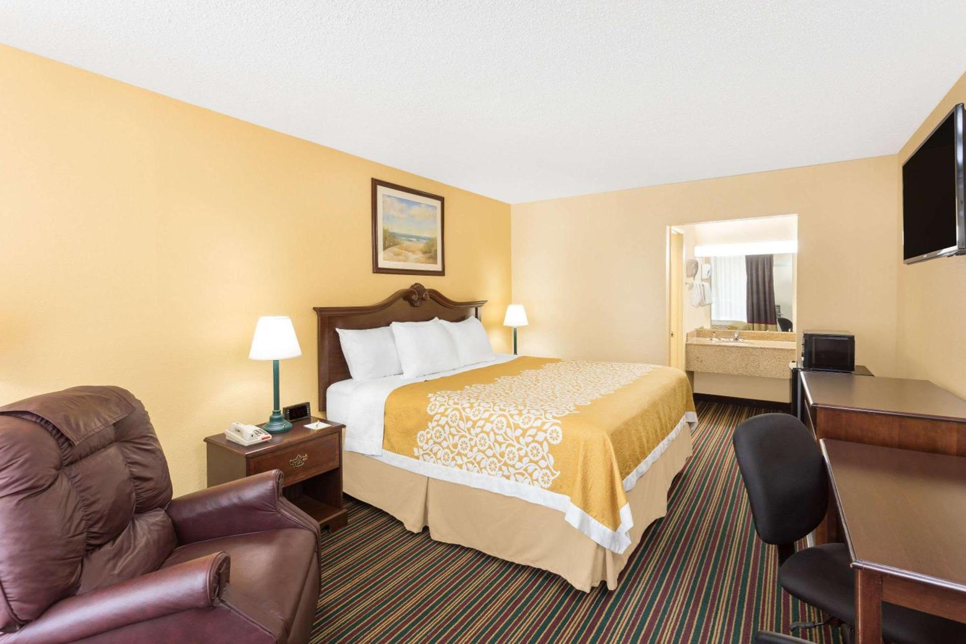 Days Inn by Wyndham Mt Pleasant-Charleston-Patriots Point photo 36