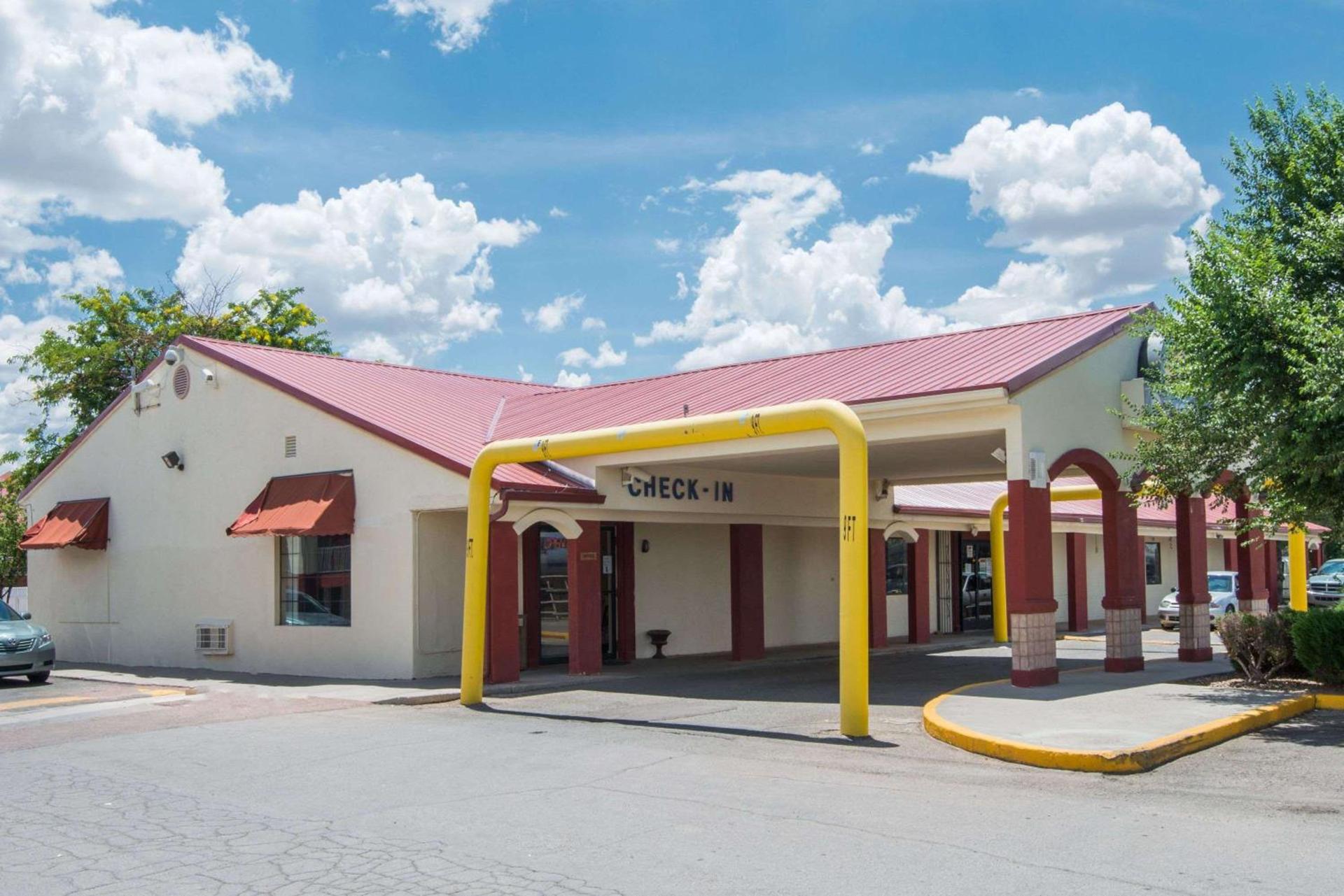 Days Inn by Wyndham Gallup photo 2