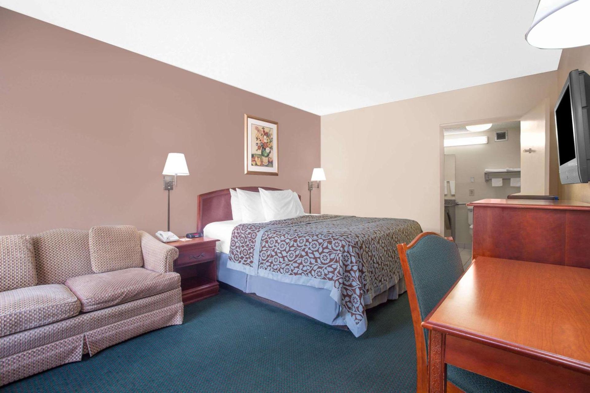 Days Inn by Wyndham Dublin GA photo 5