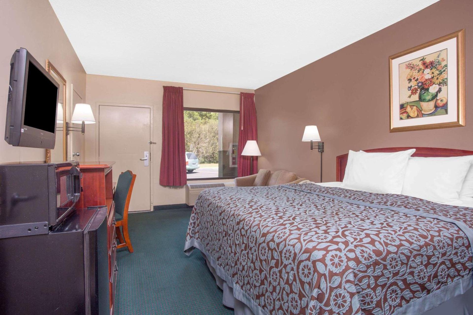Days Inn by Wyndham Dublin GA photo 9