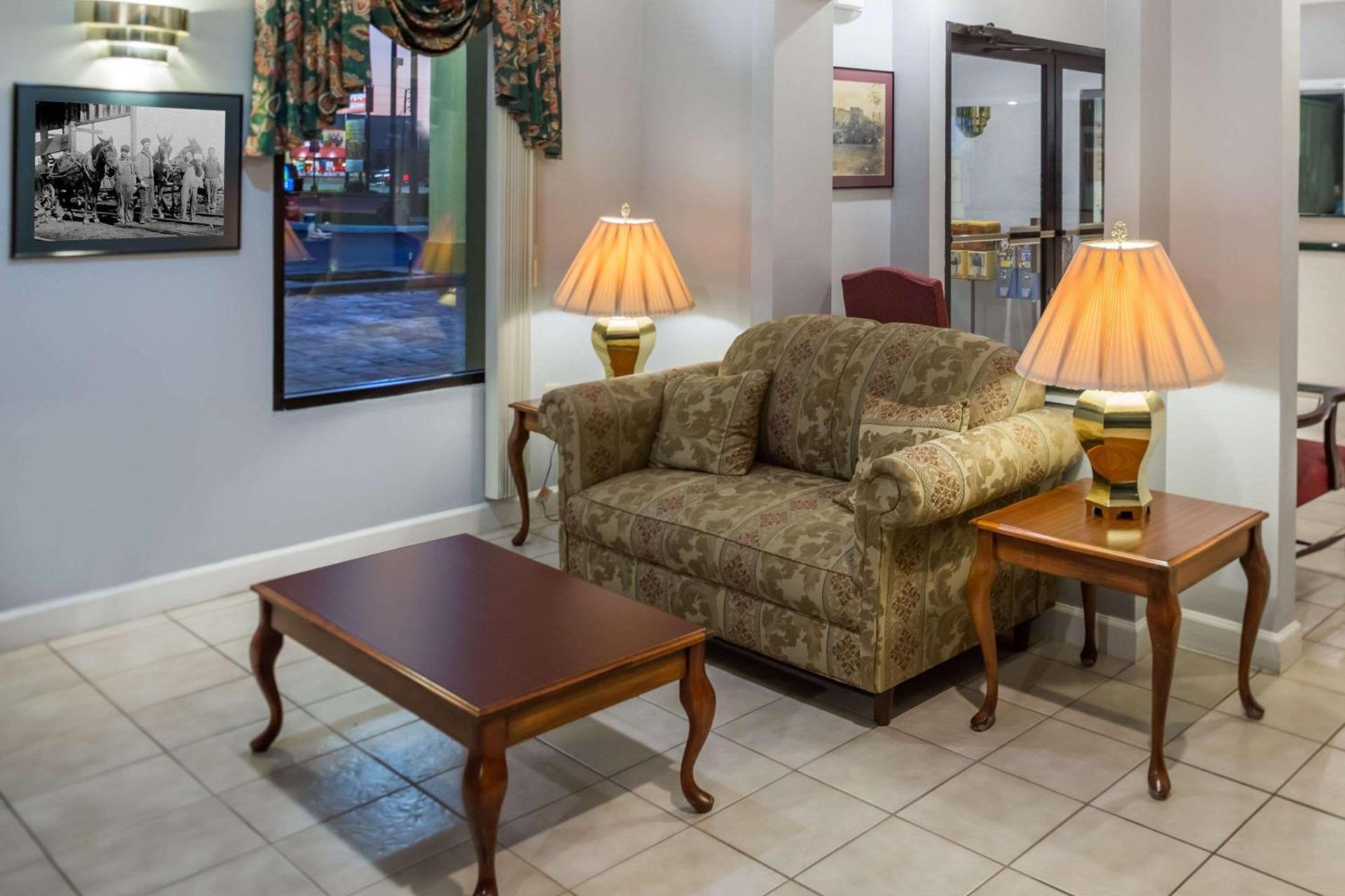 Days Inn by Wyndham Enterprise photo 2