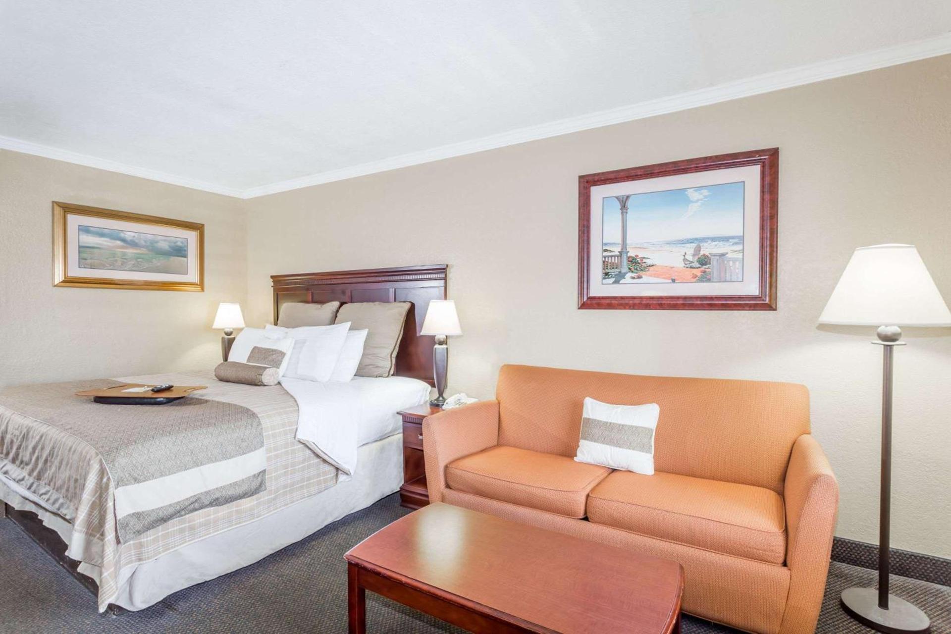 Days Inn by Wyndham Destin photo 6