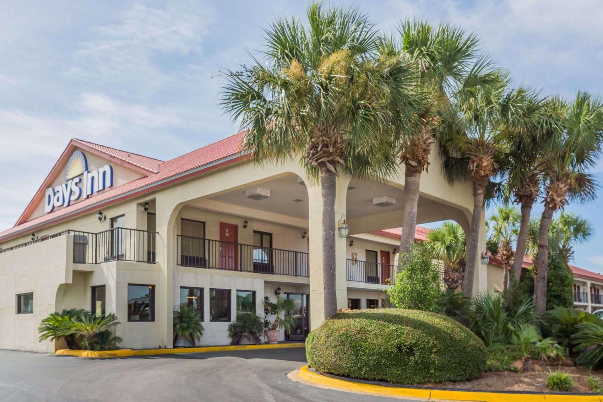 Days Inn by Wyndham Destin photo 1