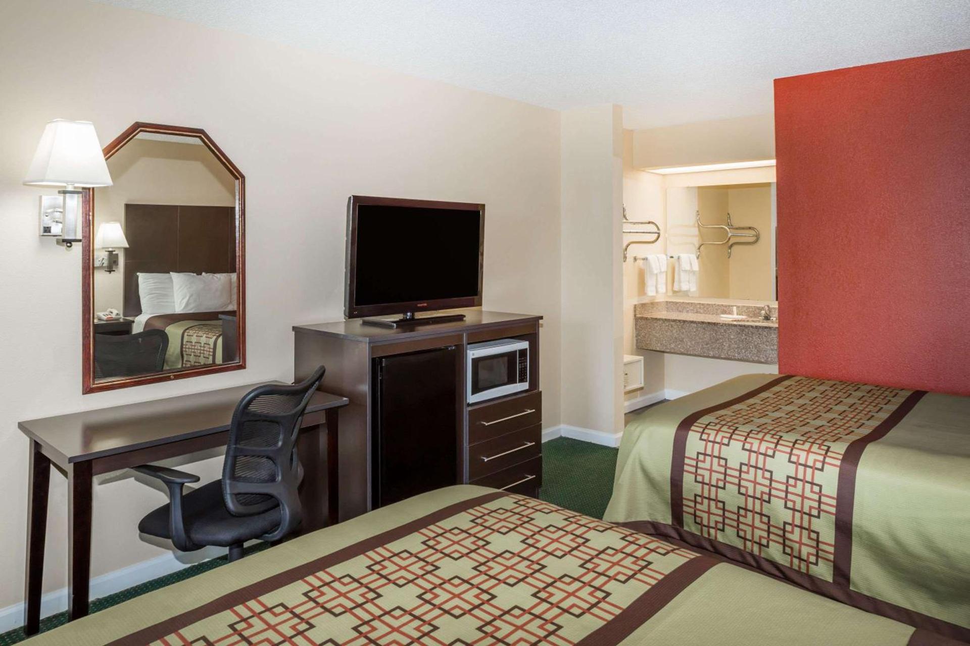 Days Inn by Wyndham Enterprise photo 4