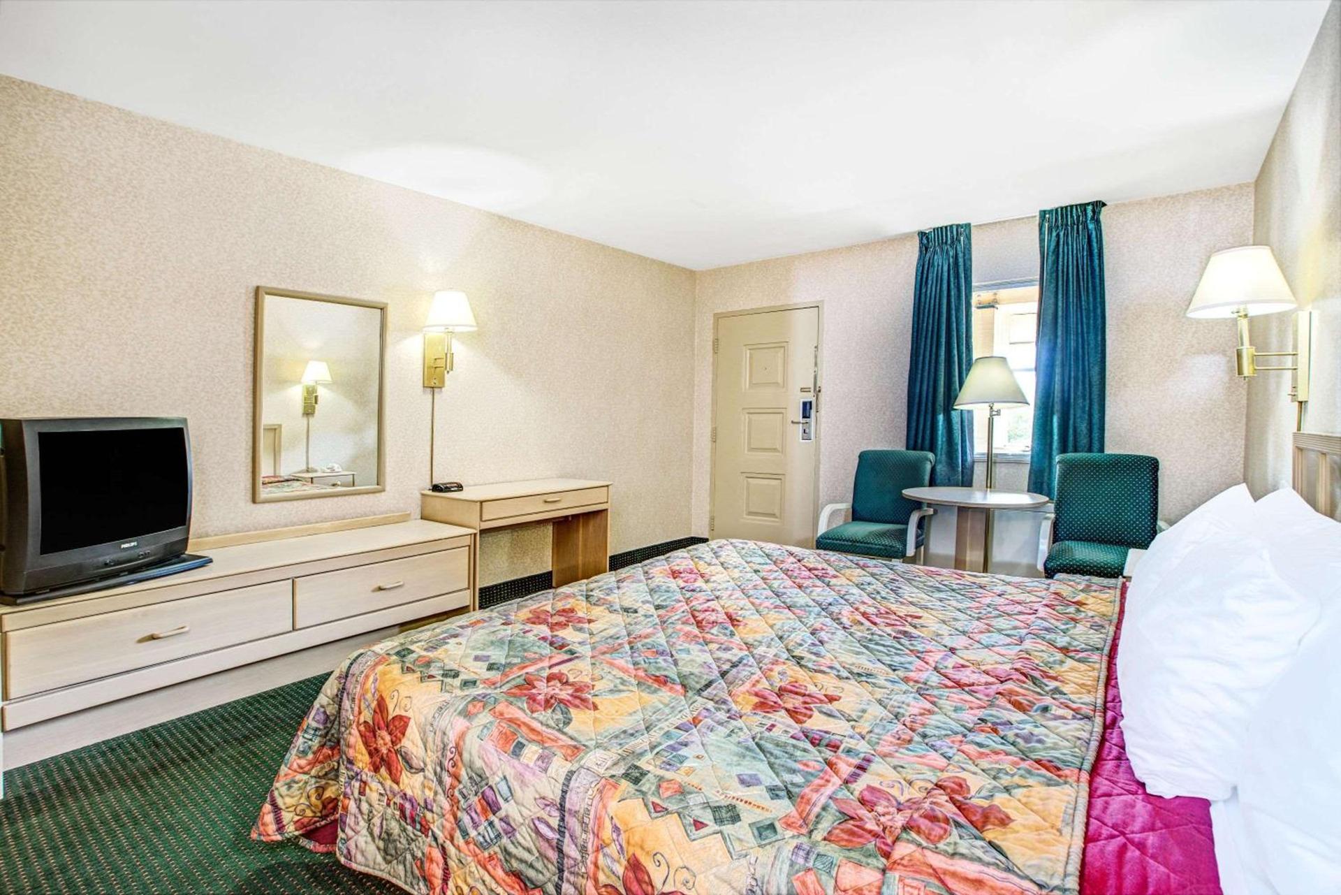 Days Inn by Wyndham Arlington/Washington DC photo 7