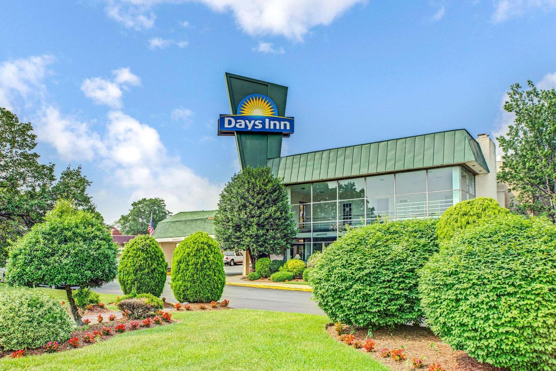 Days Inn by Wyndham Arlington/Washington DC photo 1