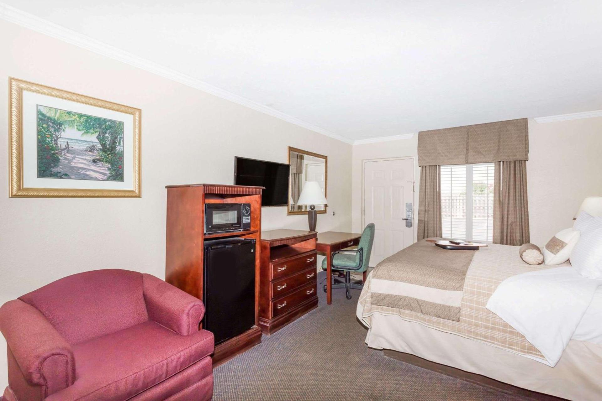 Days Inn by Wyndham Destin photo 15