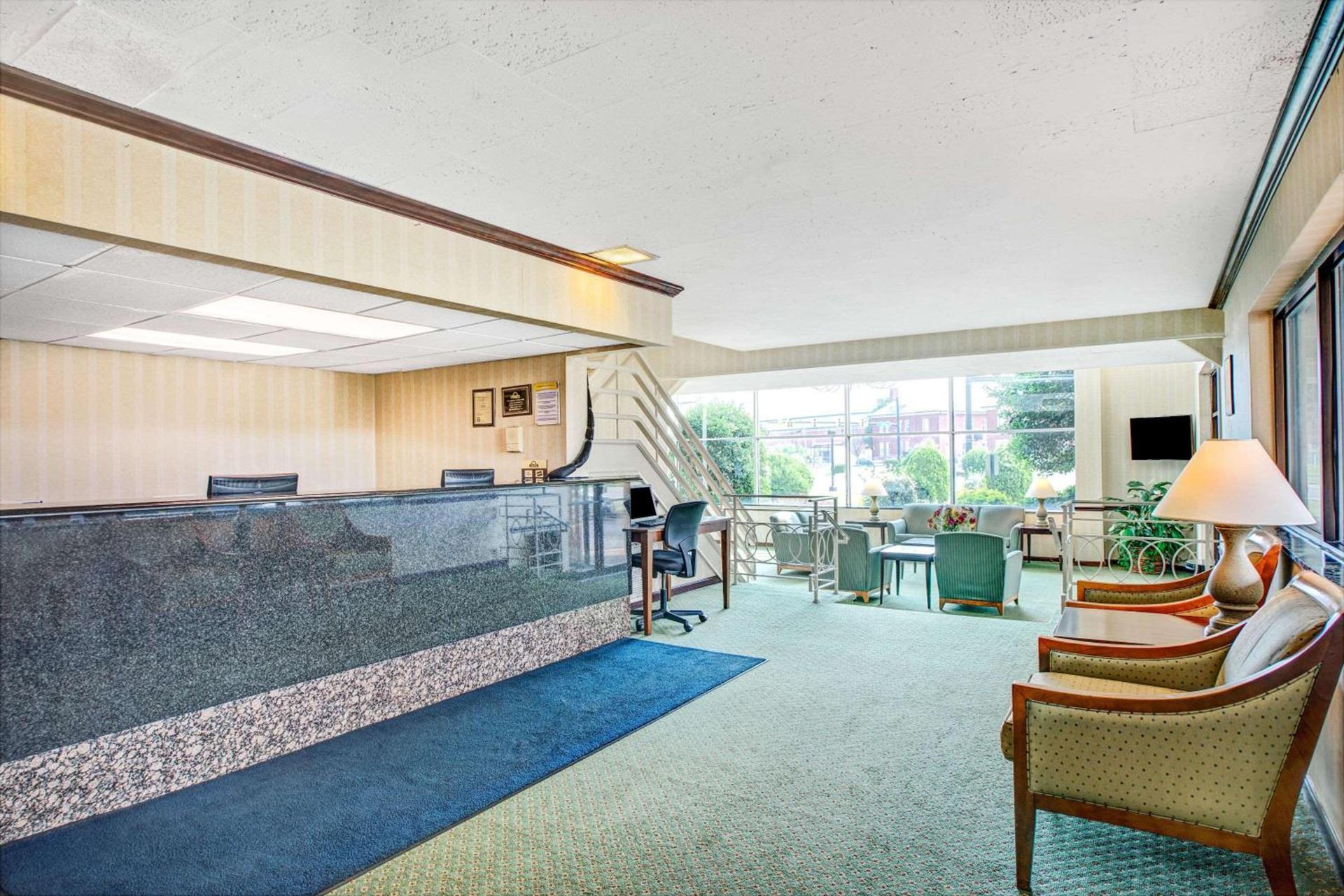Days Inn by Wyndham Arlington/Washington DC photo 2