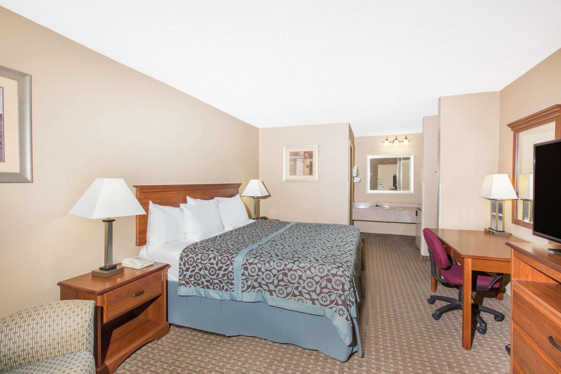 Days Inn by Wyndham Ripley photo 10
