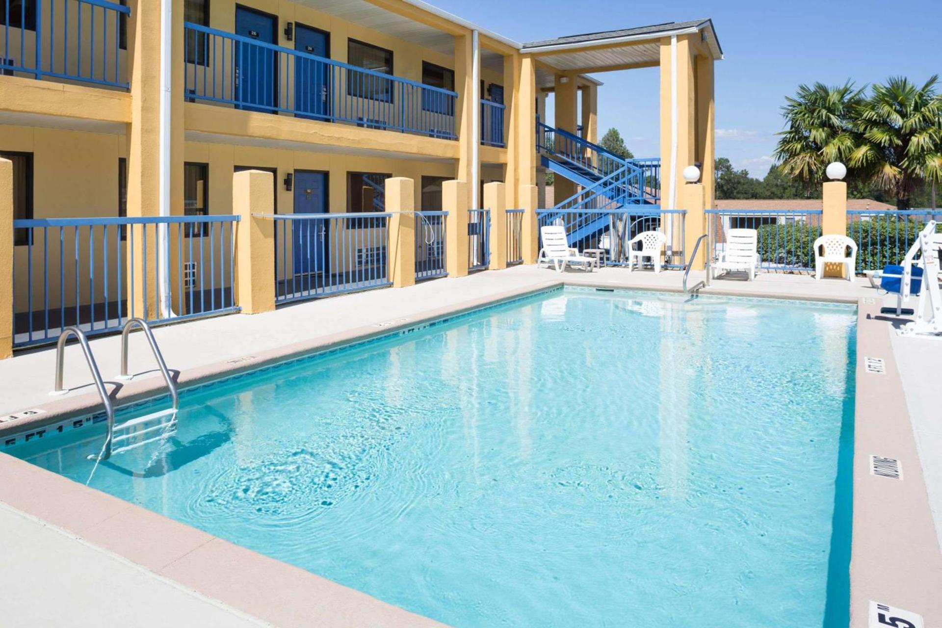 Days Inn by Wyndham Enterprise photo 3