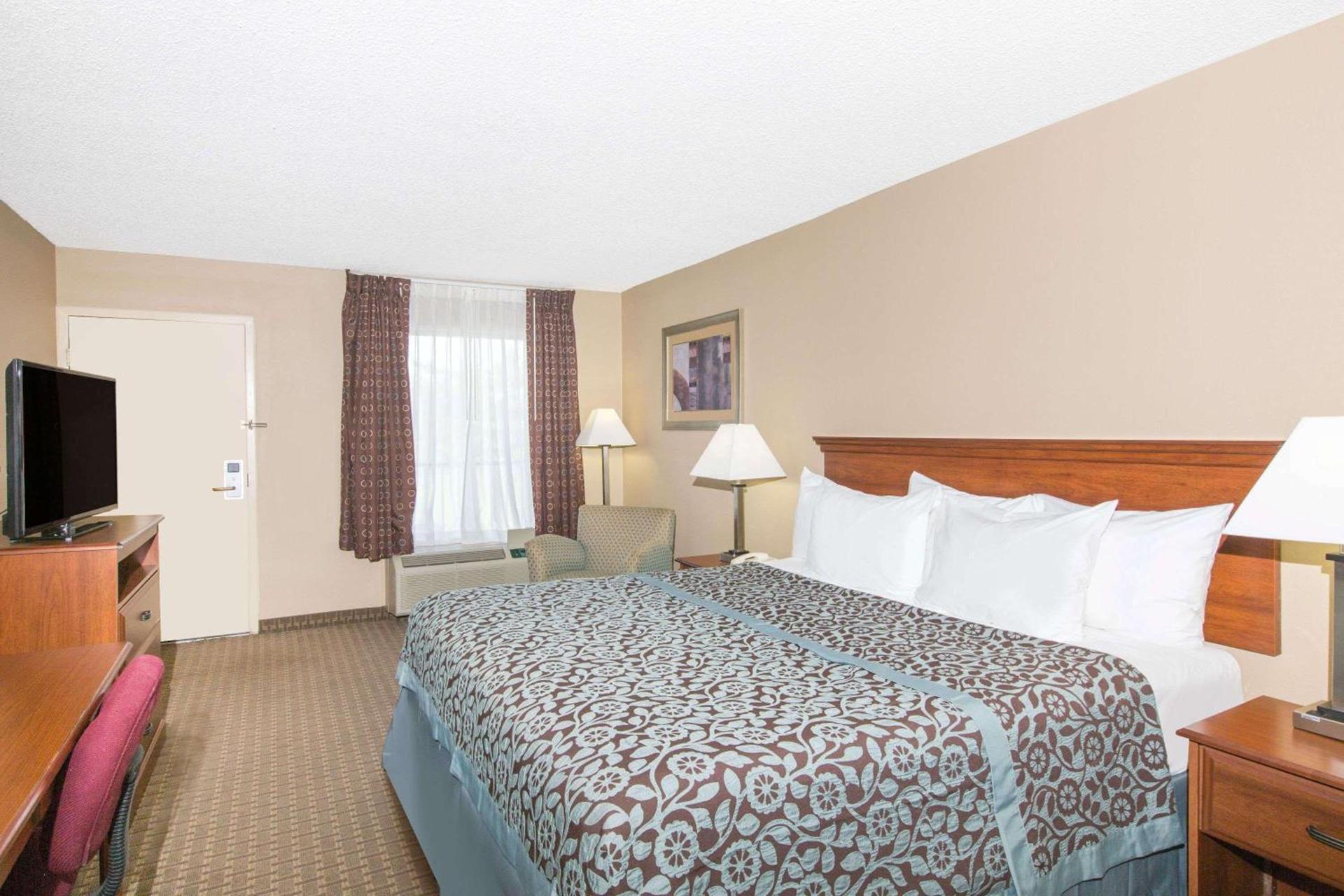 Days Inn by Wyndham Ripley photo 8