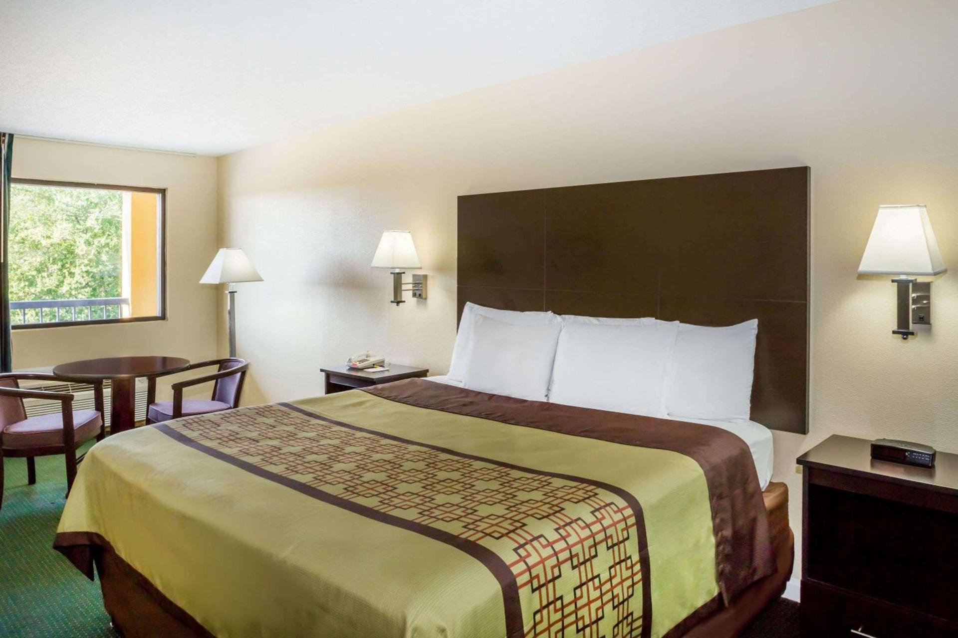 Days Inn by Wyndham Enterprise photo 10