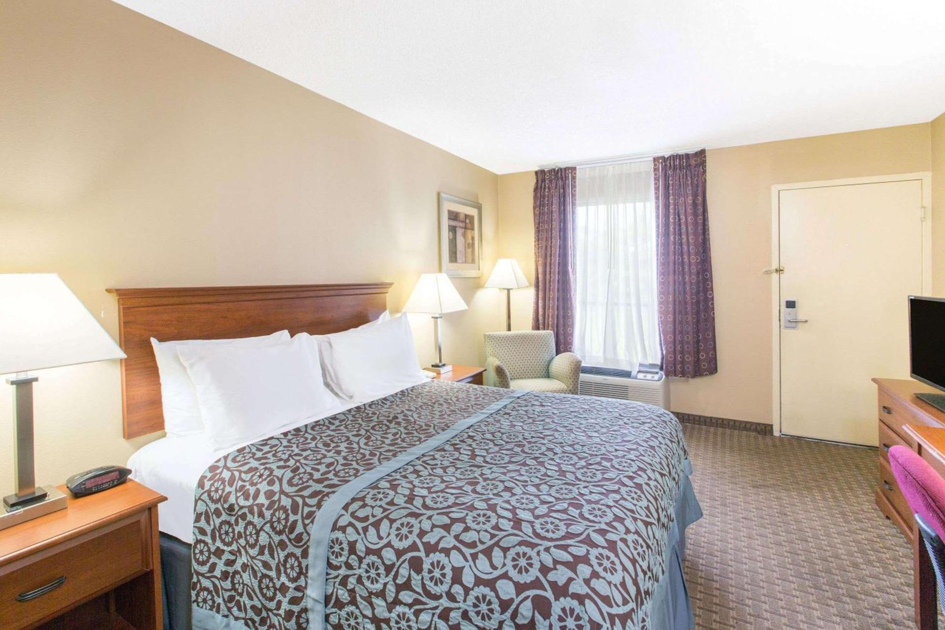 Days Inn by Wyndham Ripley photo 5