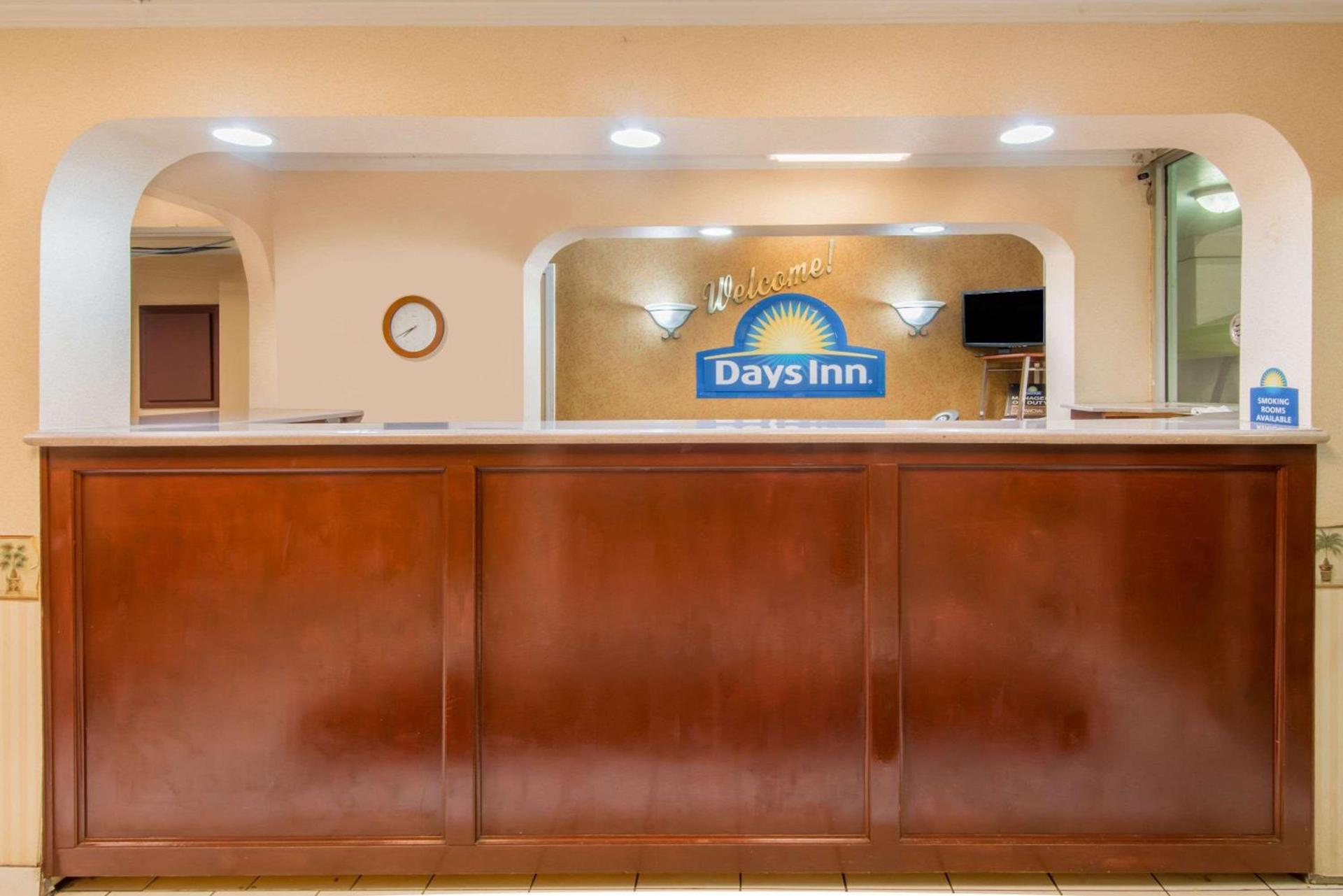Days Inn by Wyndham Shorter photo 3