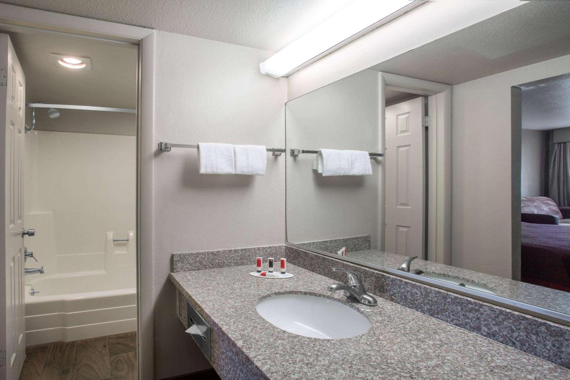 Royal Inn Provo photo 14