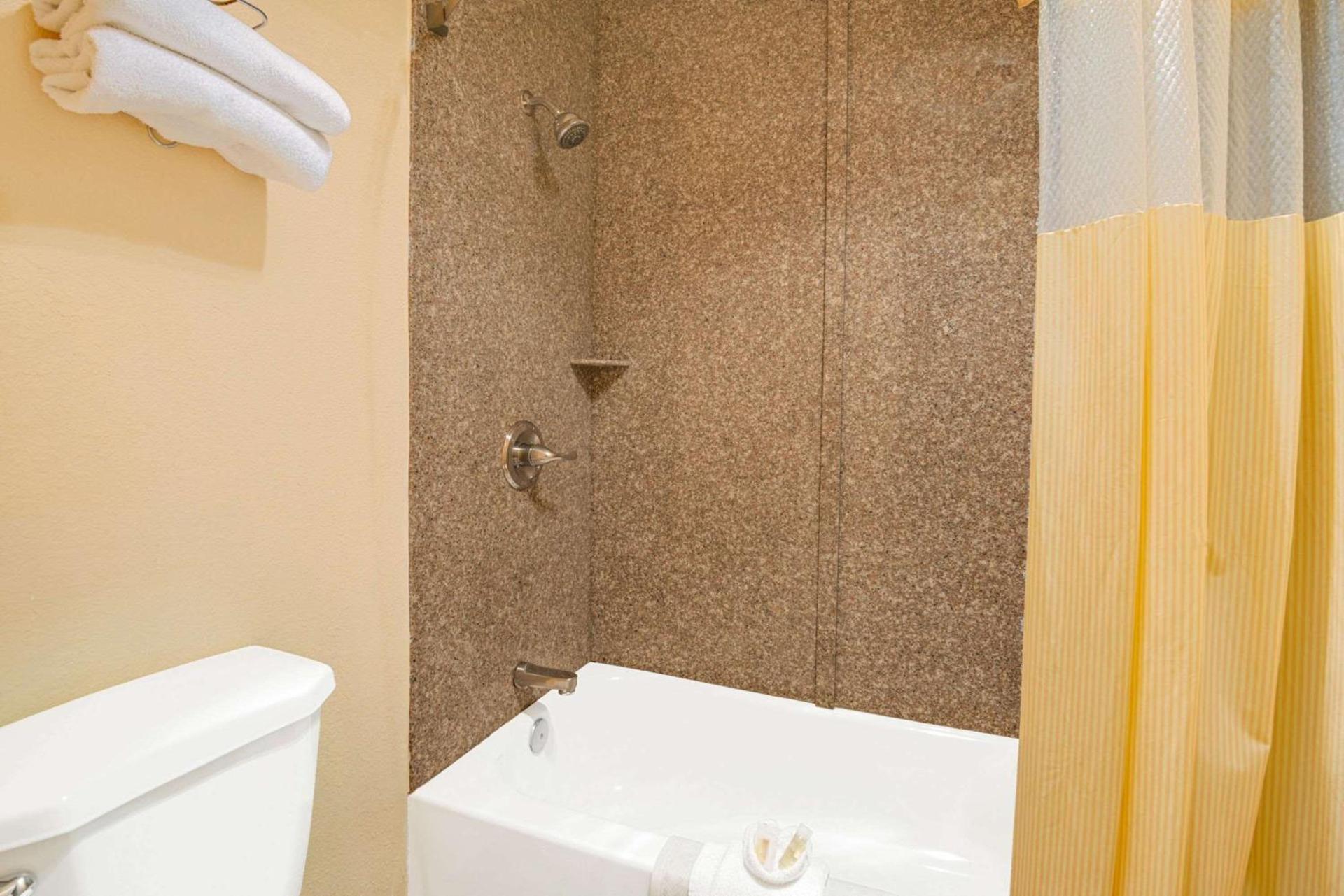 Days Inn by Wyndham East Albuquerque 'Newly Renovated' photo 7