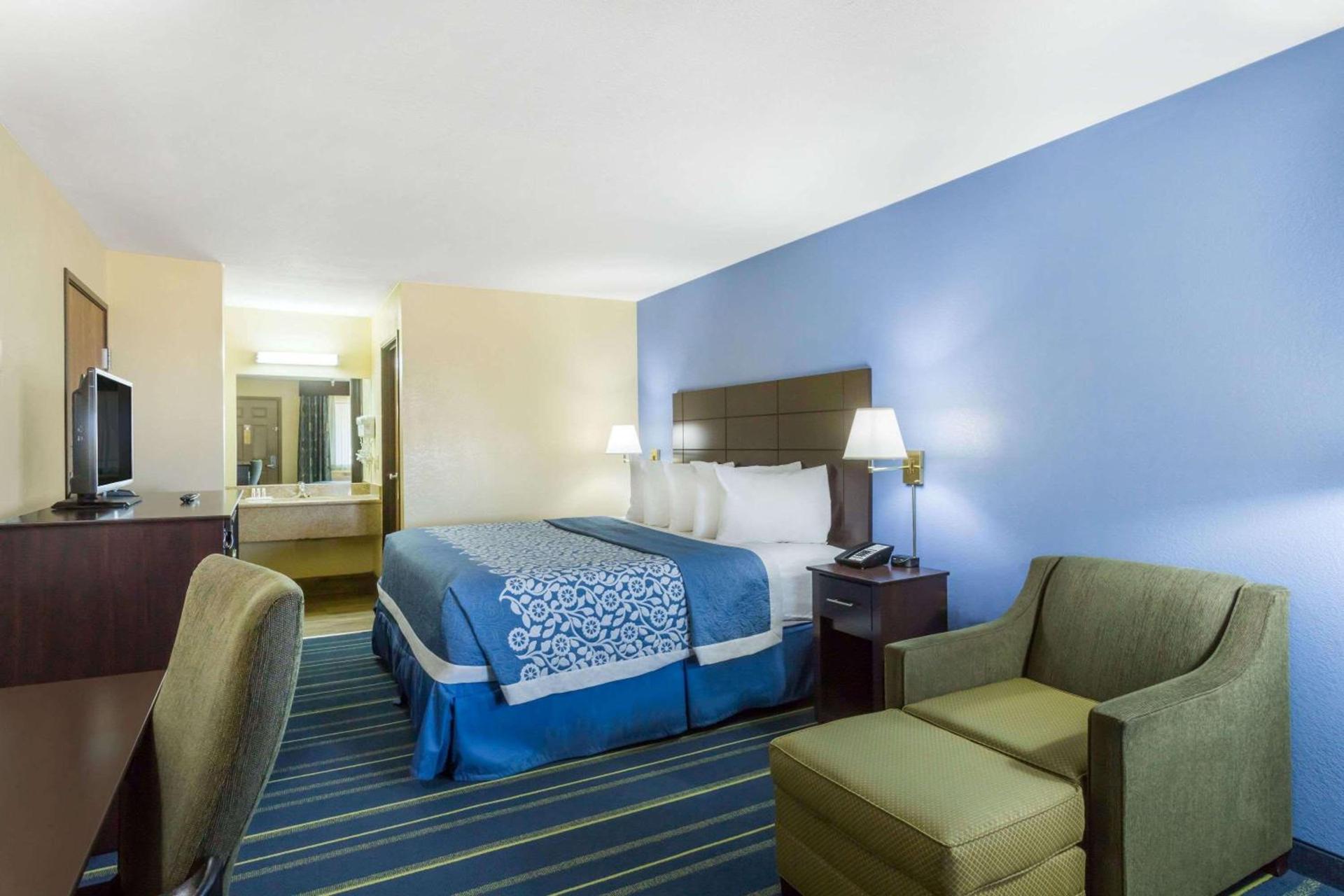 Days Inn by Wyndham Holbrook photo 10