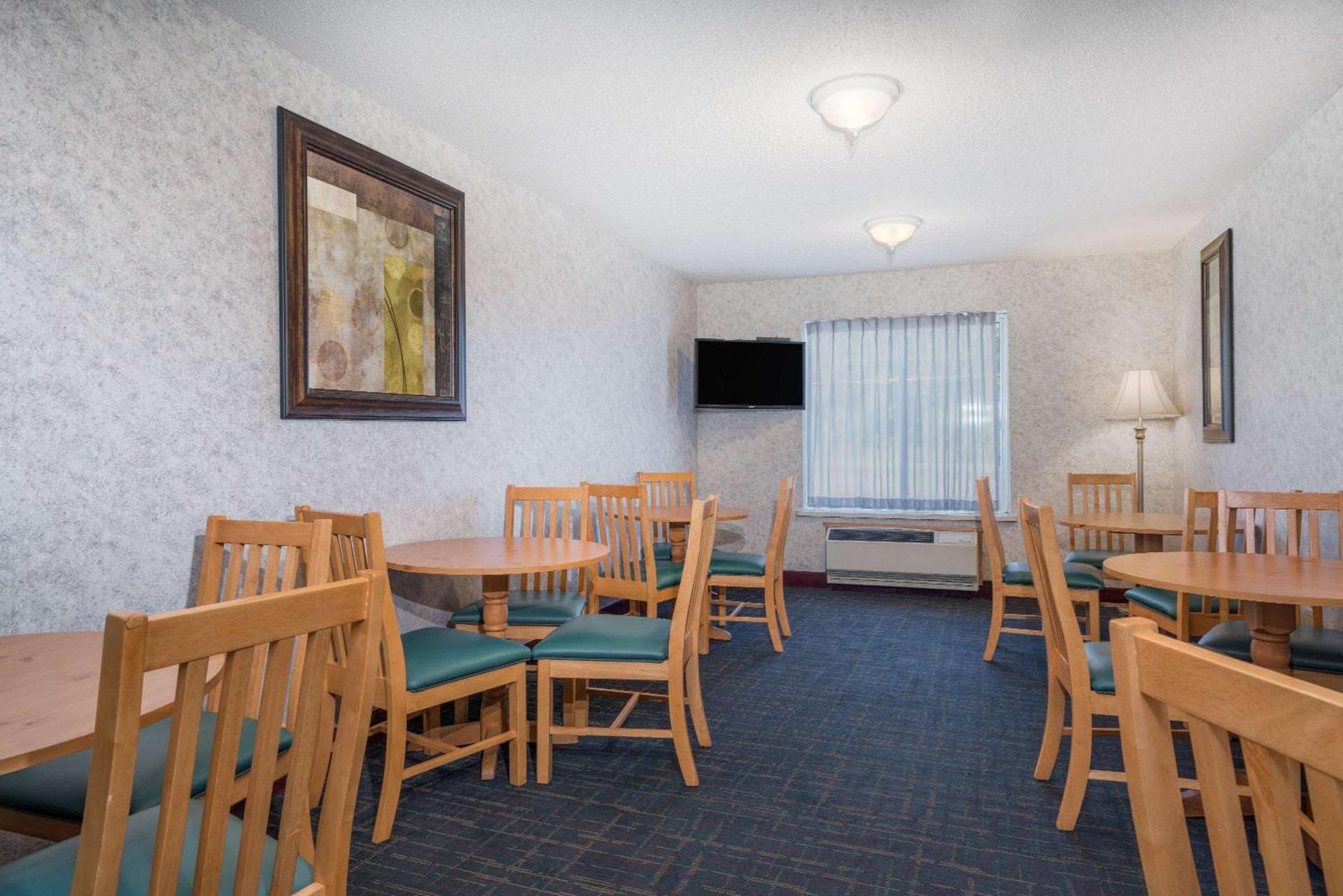 Days Inn by Wyndham Hurley photo 26