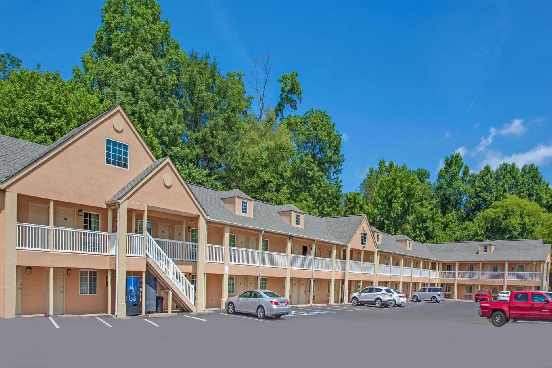 Days Inn by Wyndham Canton — hotel in Canton