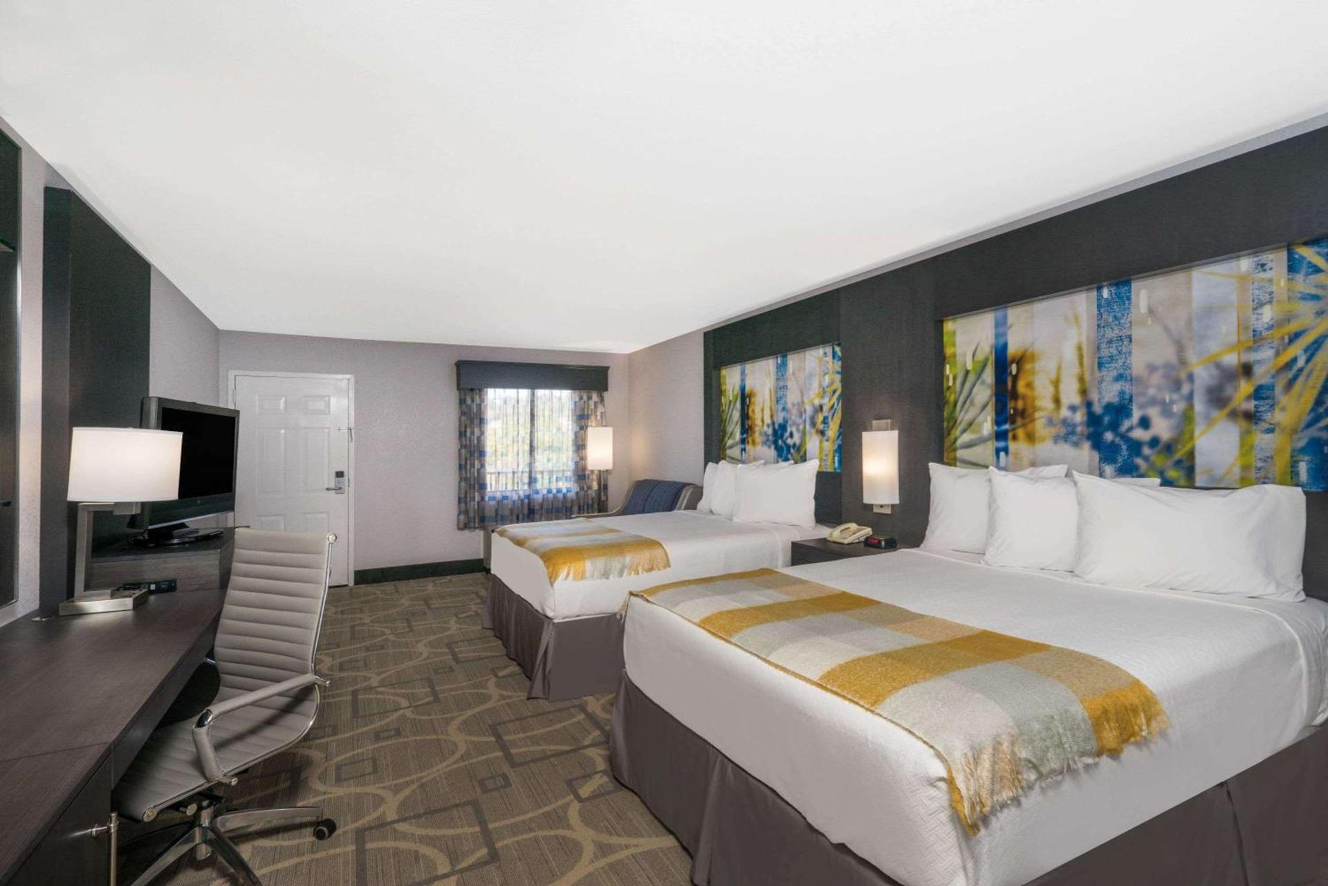Days Inn by Wyndham Asheville Downtown North photo 16